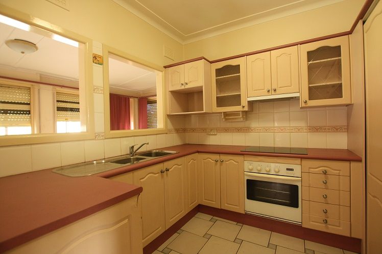 52 Bradbury Avenue, Campbelltown, NSW 2560
