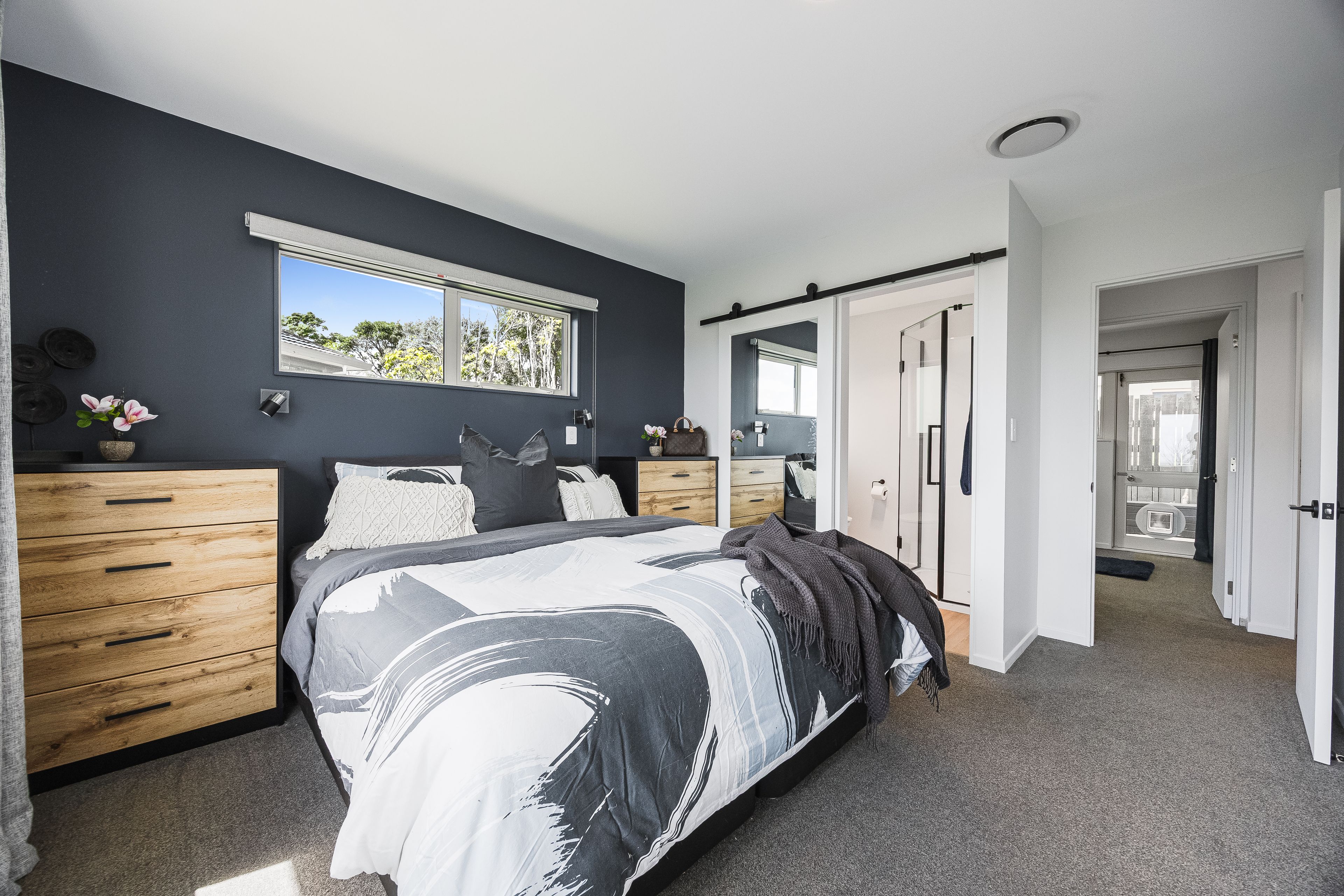 22 Whangaparaoa Road, Red Beach, Rodney