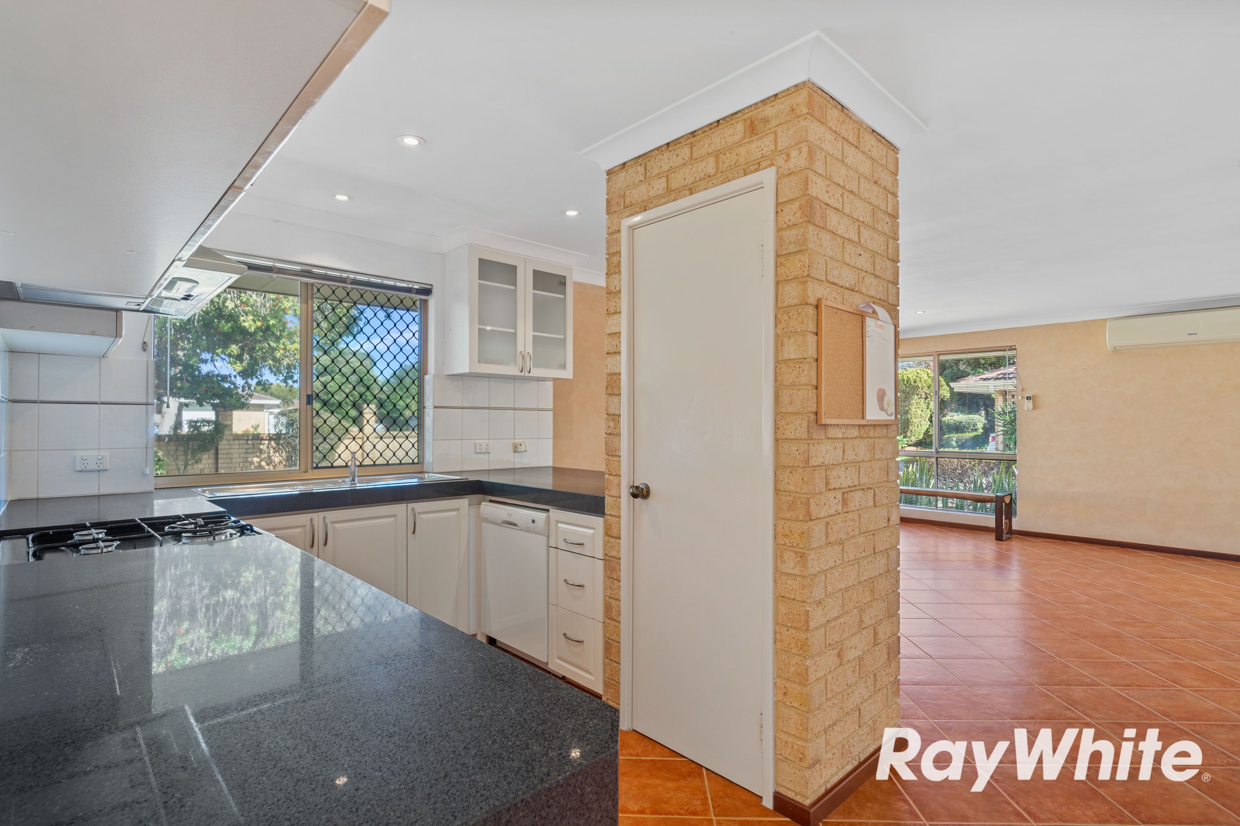 6/22 Ray Street — photo 8 of 17
