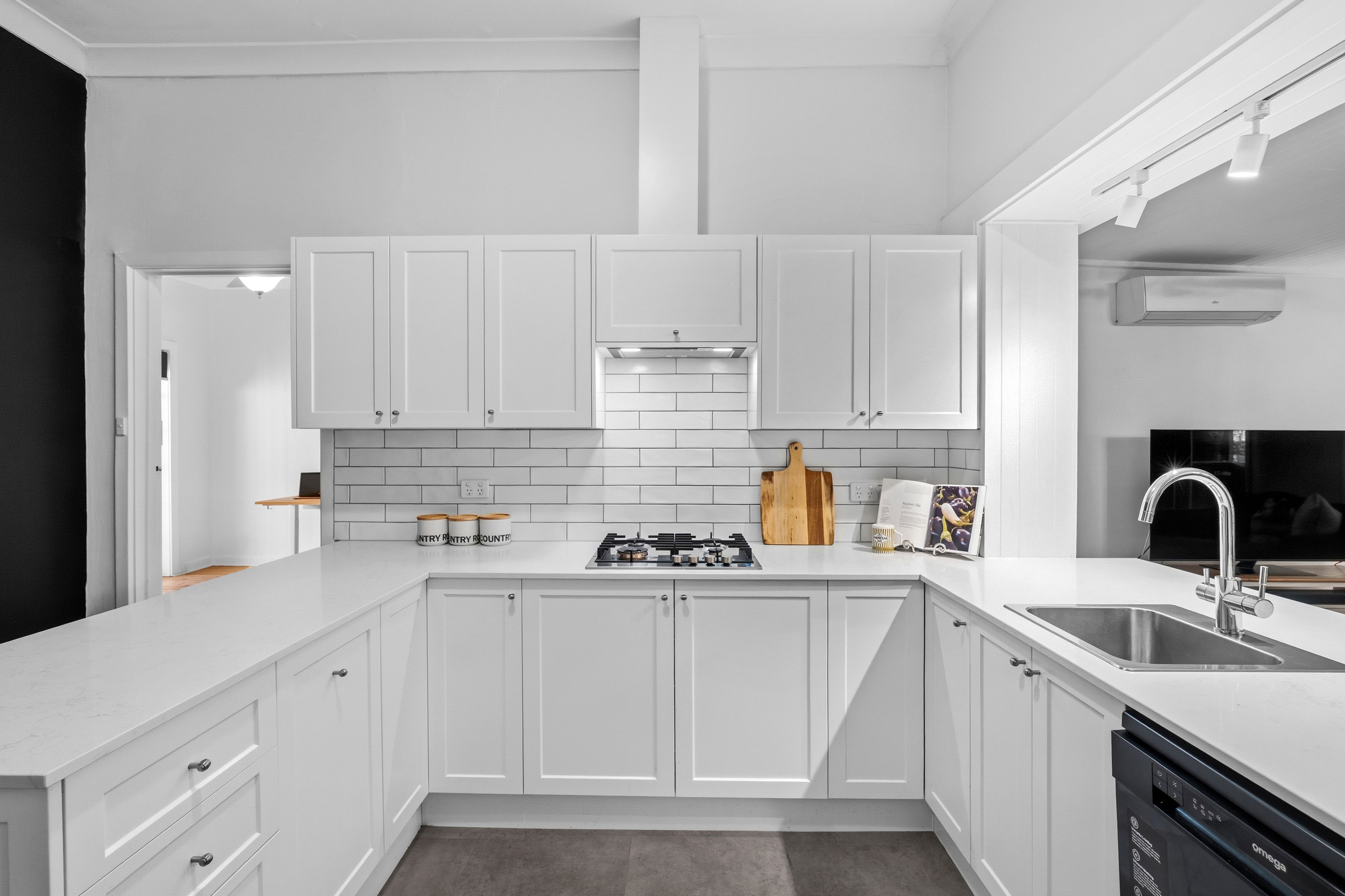 25 Columbia Avenue — photo 8 of 25