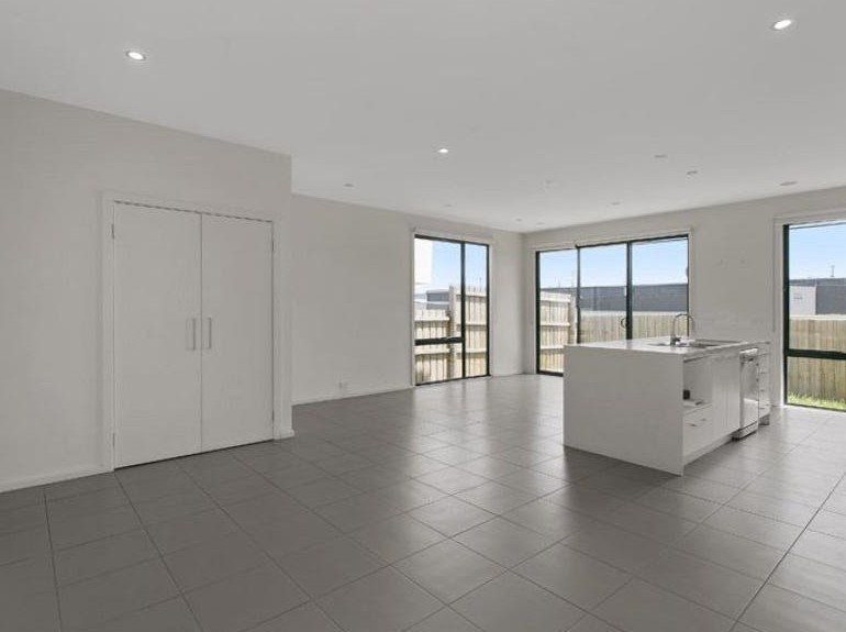 39 Burn Nar Look Drive, Burwood, VIC 3125