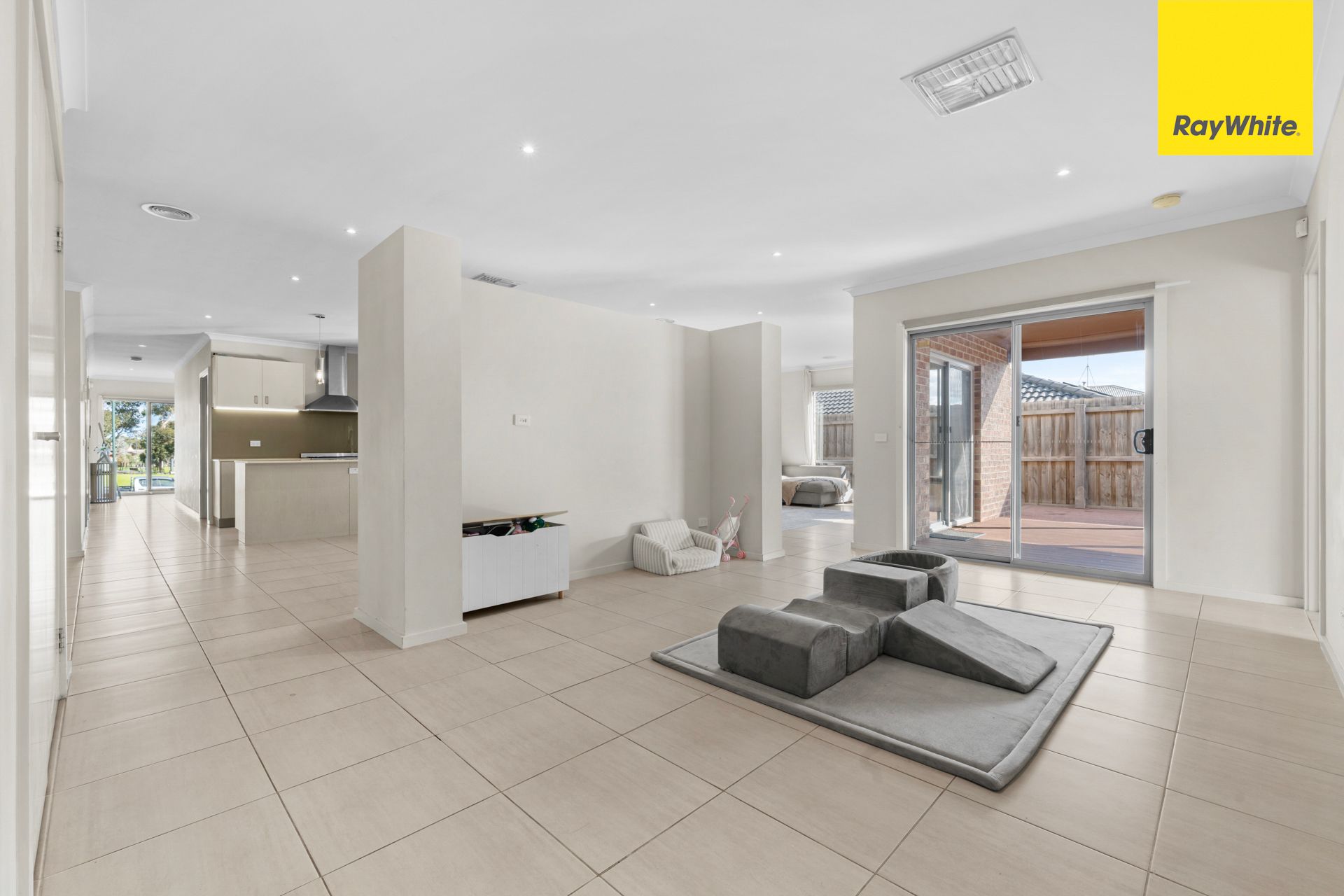 90 Dalray Crescent — photo 13 of 27