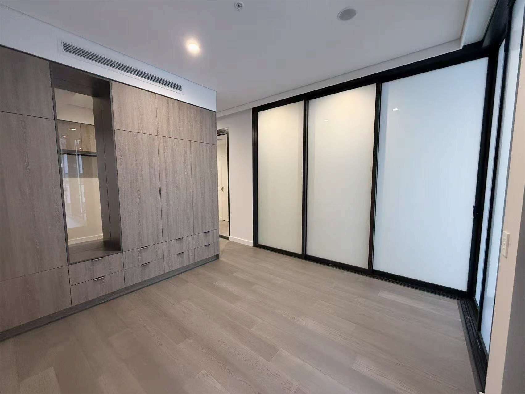 610/8 Hinchcliffe Place — photo 5 of 10