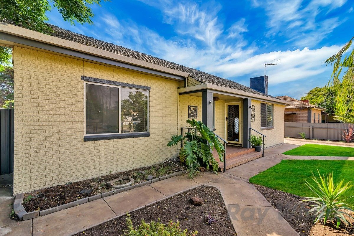 17 Nyora Crescent — photo 3 of 30