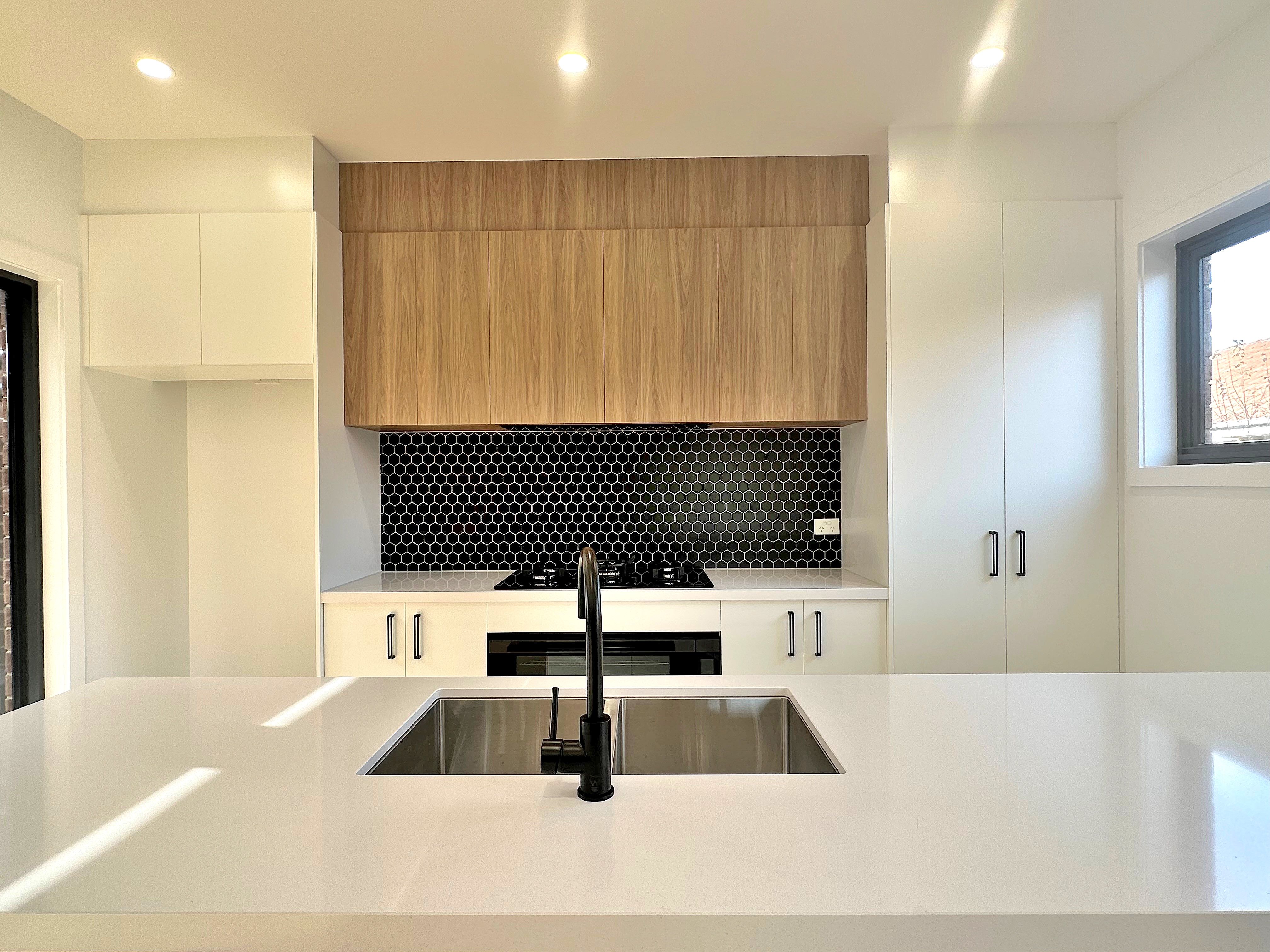 1/40 Eisenhower Street — photo 3 of 12
