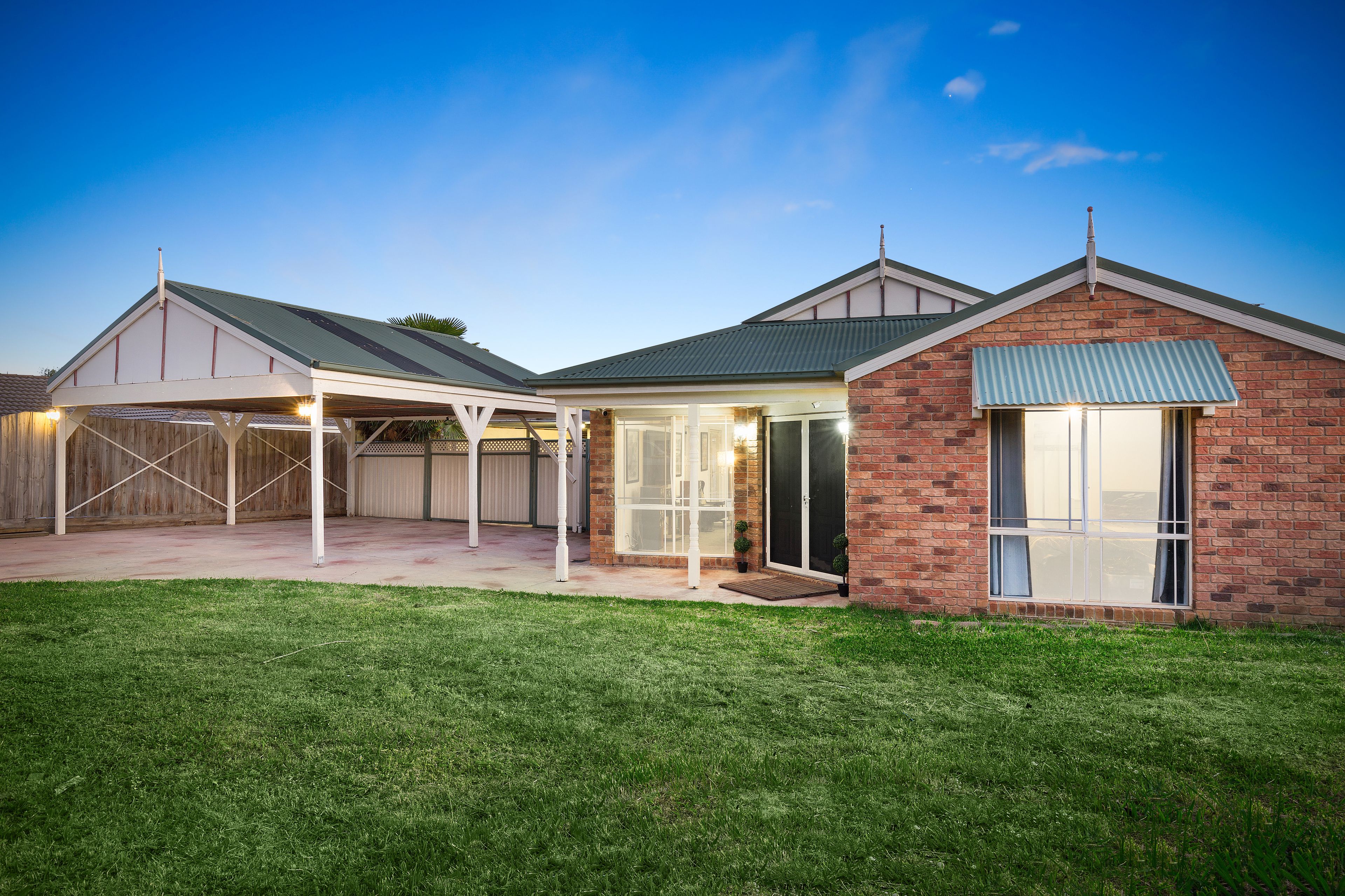 4 Jacqueline Place, Pakenham VIC 3810