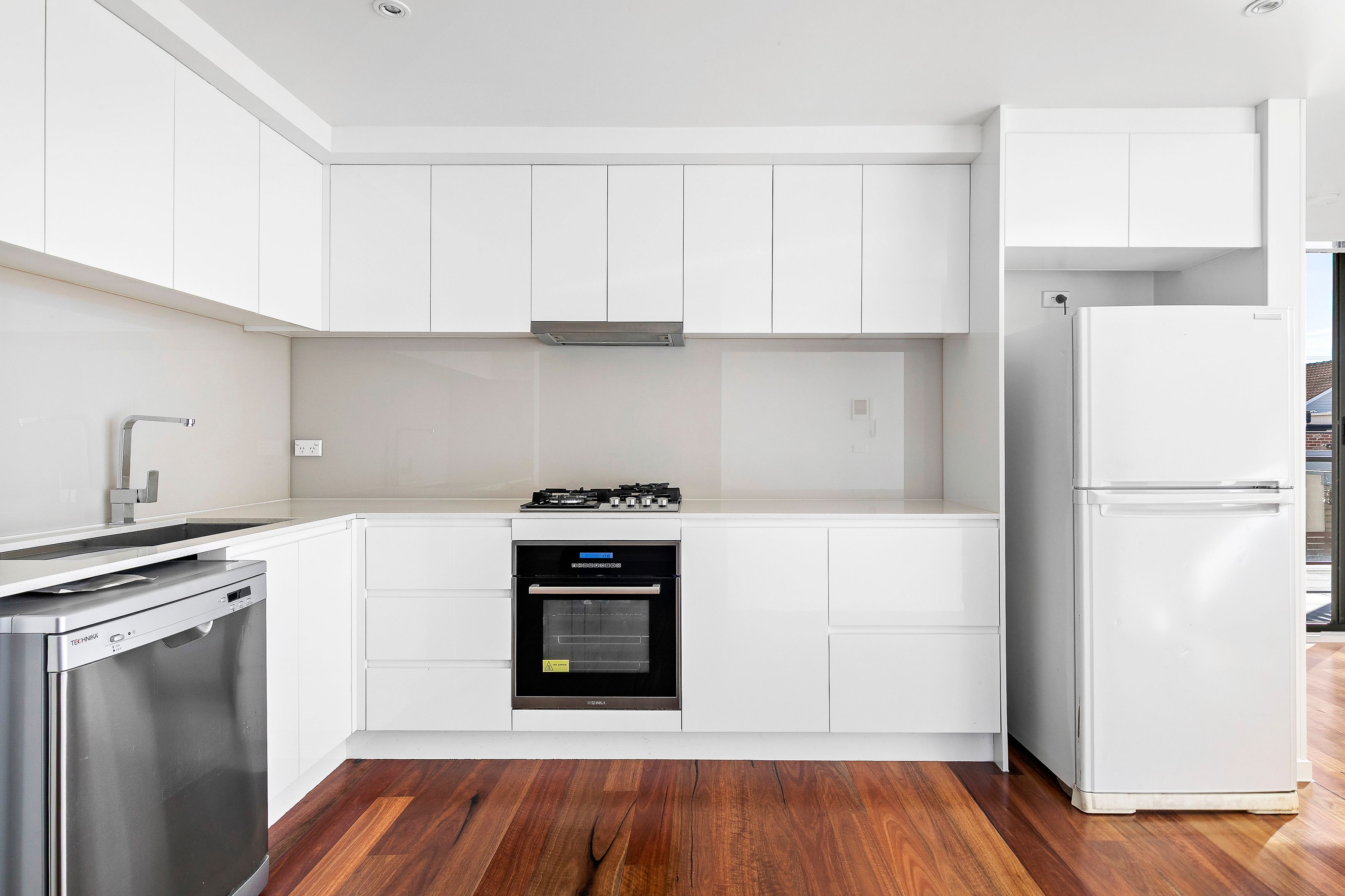 8/133 Nicholson Street — photo 3 of 6