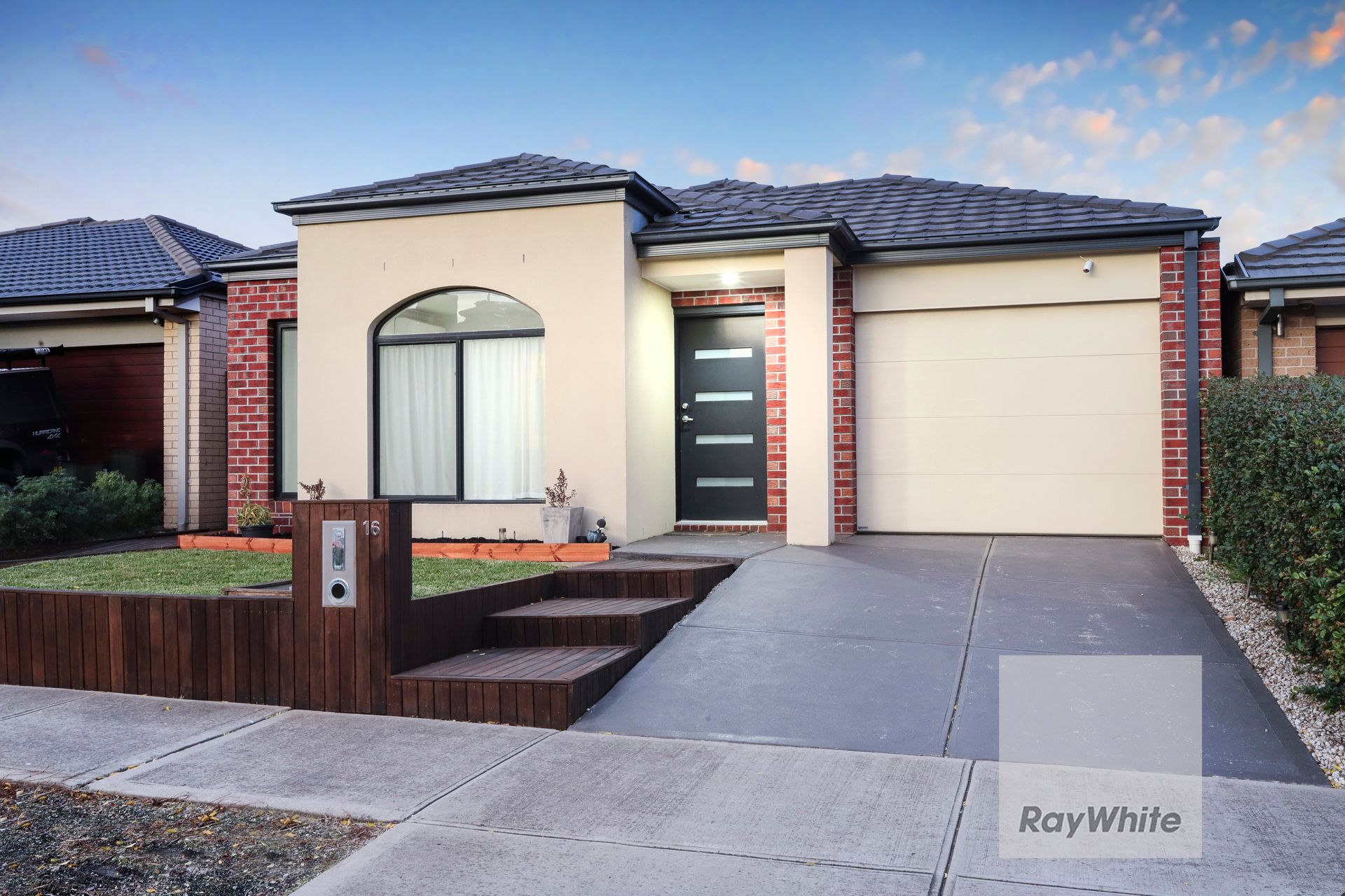 16 Scarlet Drive, Greenvale VIC 3059