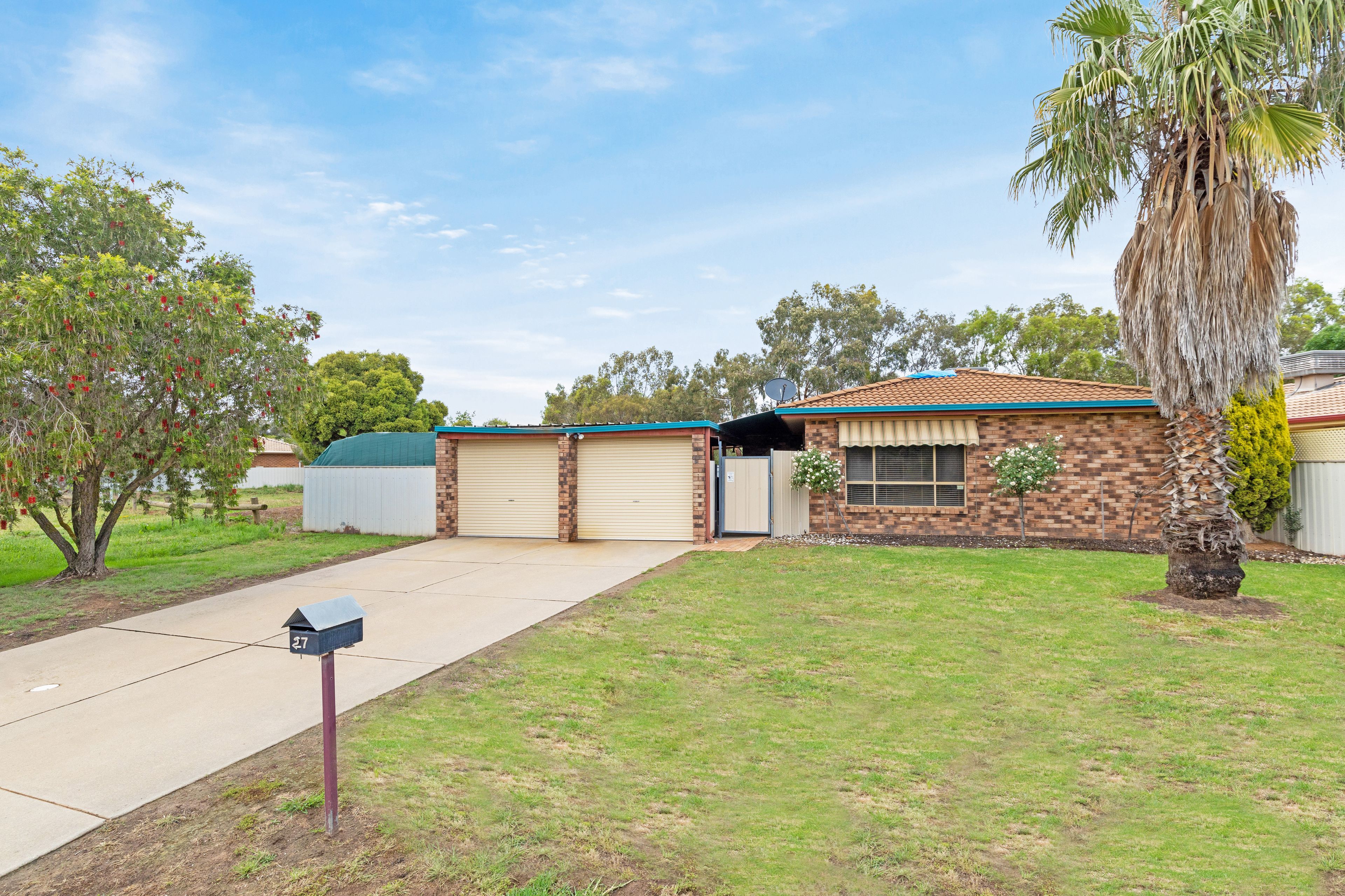 27 Karoom Drive, Glenfield Park NSW 2650