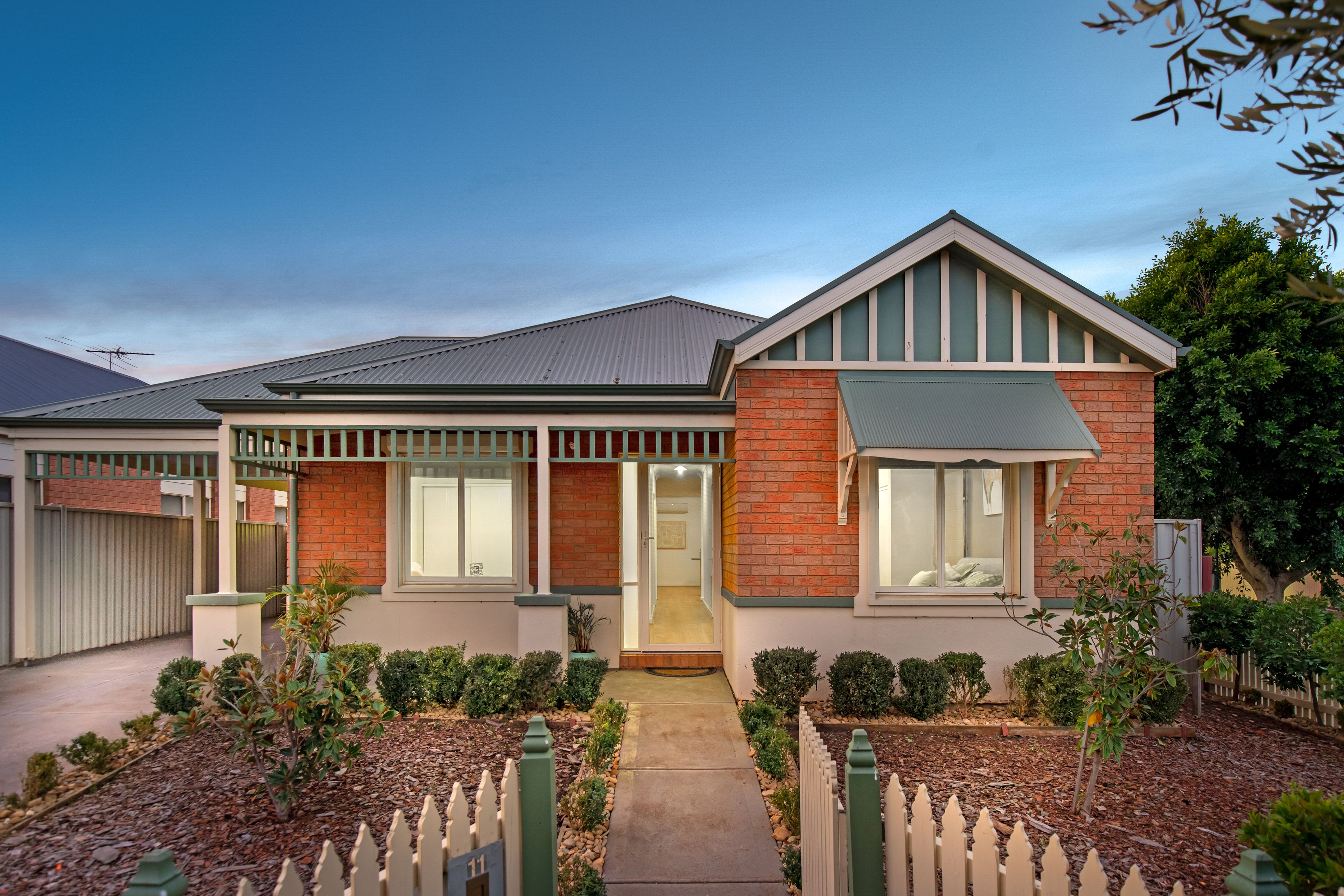 11 Lyme Park Circle, Caroline Springs VIC 3023