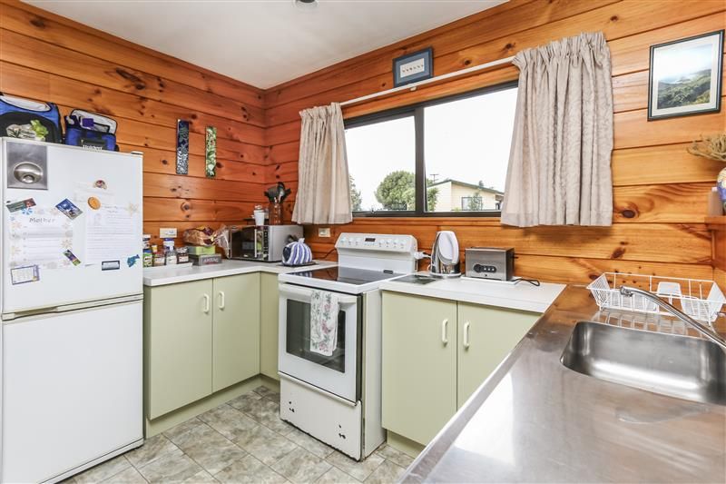 1 Worthington Place, West Harbour, Waitakere City