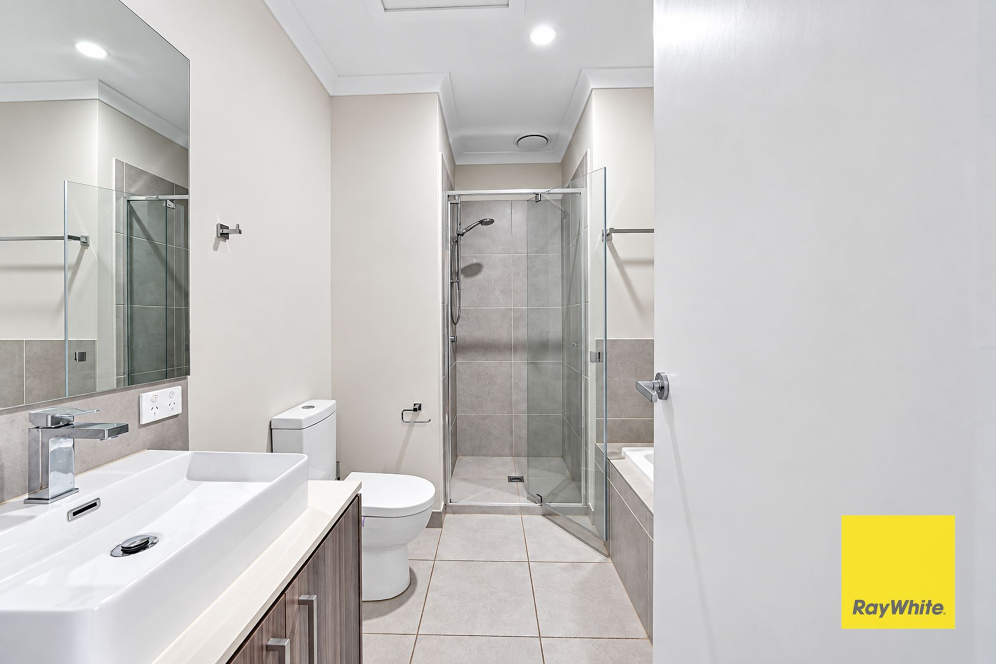 12 Cockerell Street — photo 13 of 16