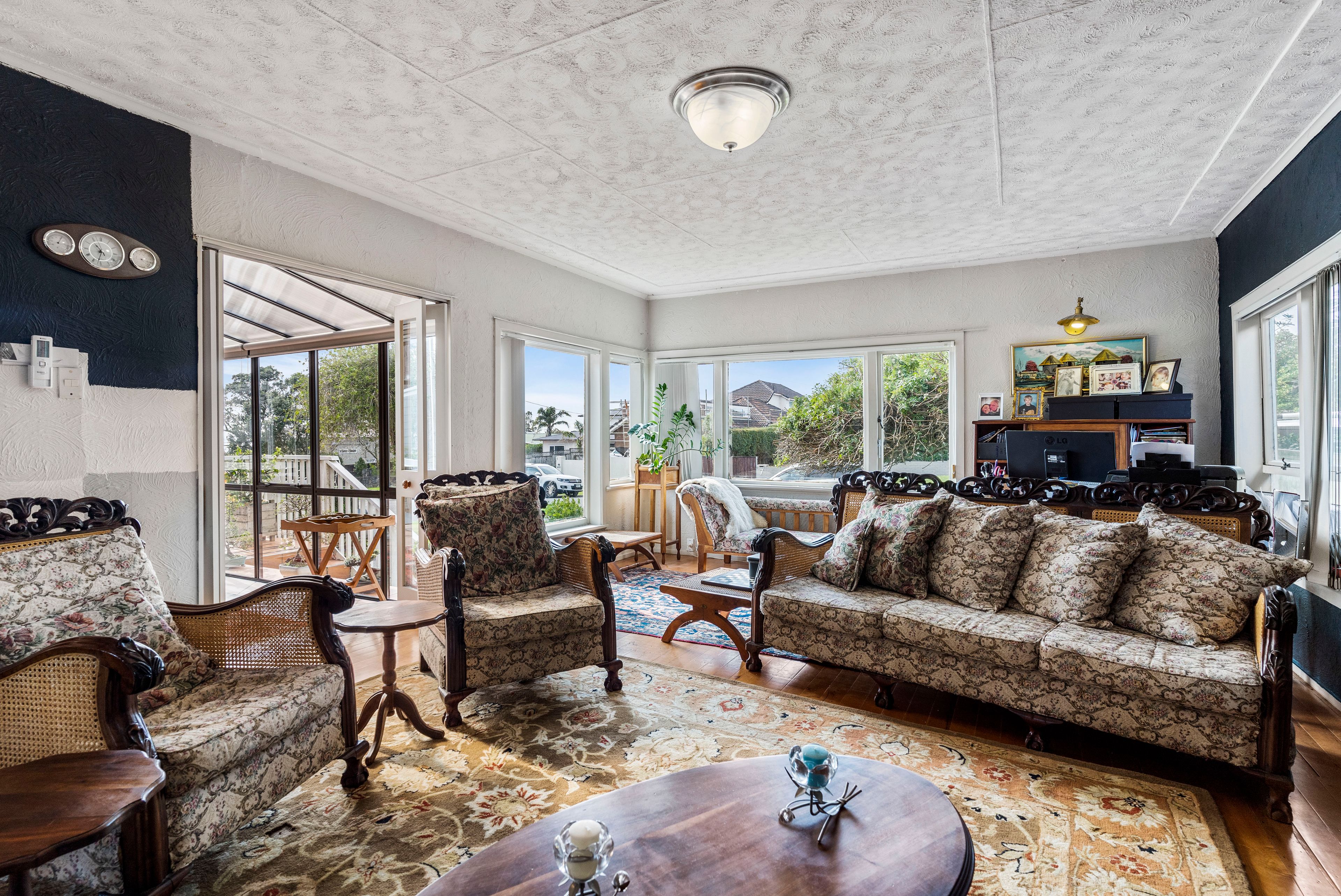 6 Rothesay Bay Road, Rothesay Bay, North Shore City 0630 Sold House