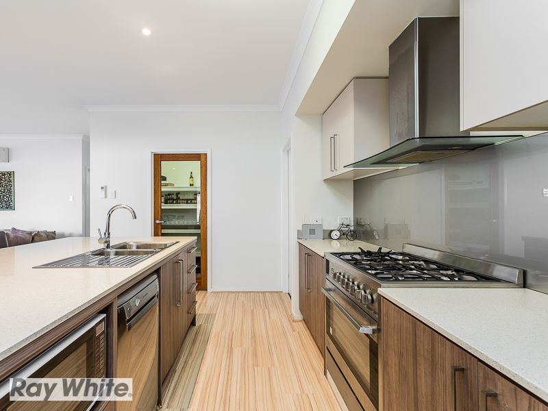 29 Riviera Crescent, North Lakes, QLD 4509