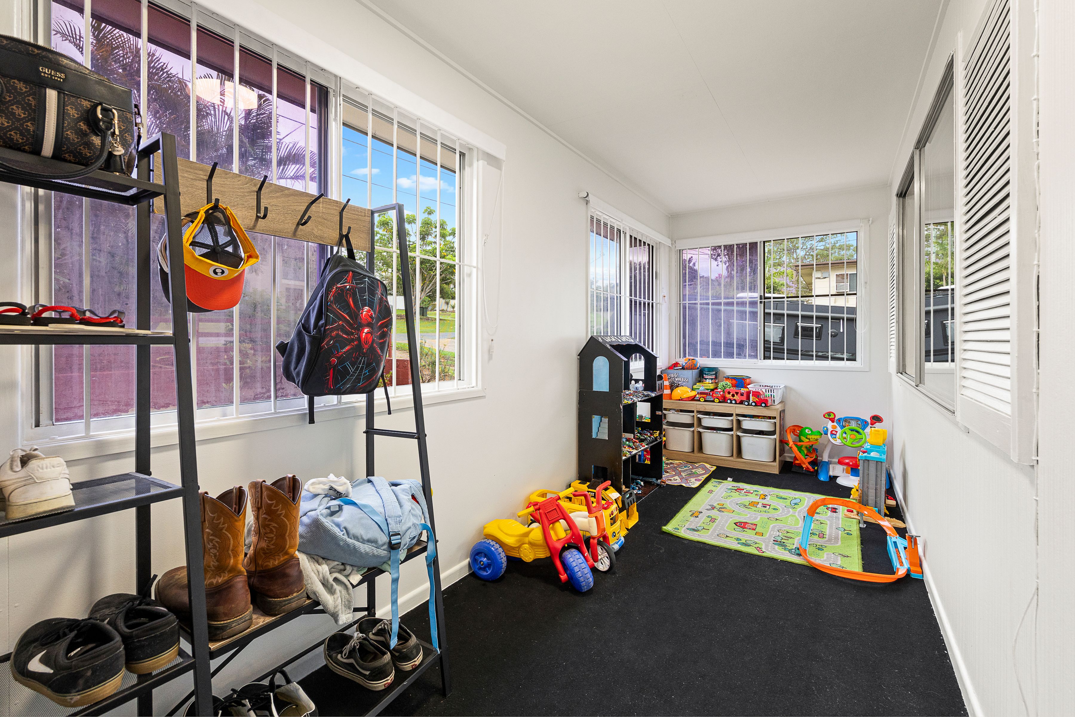 8 Robinson Street — photo 13 of 19