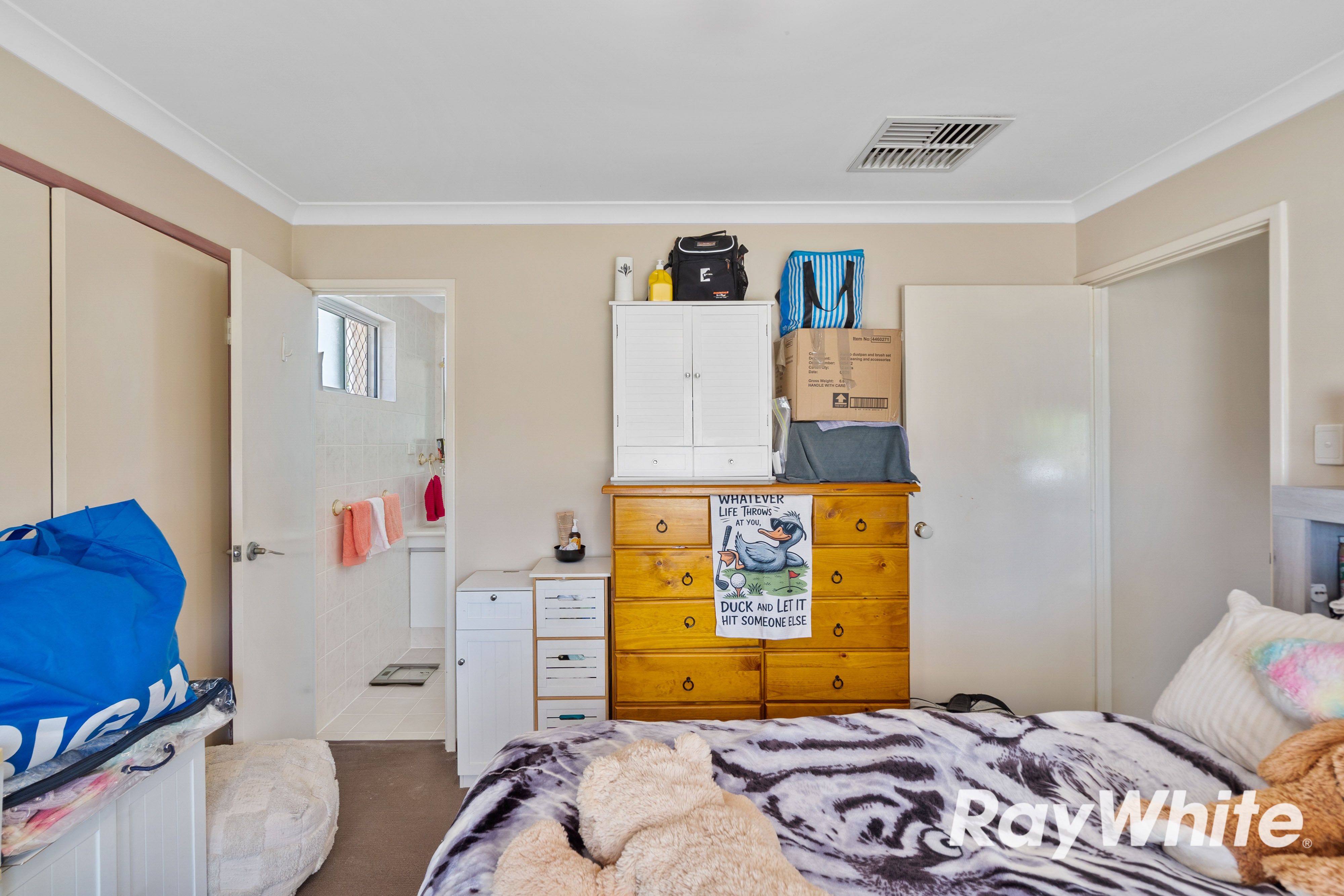 14 Moreton Crescent — photo 8 of 17