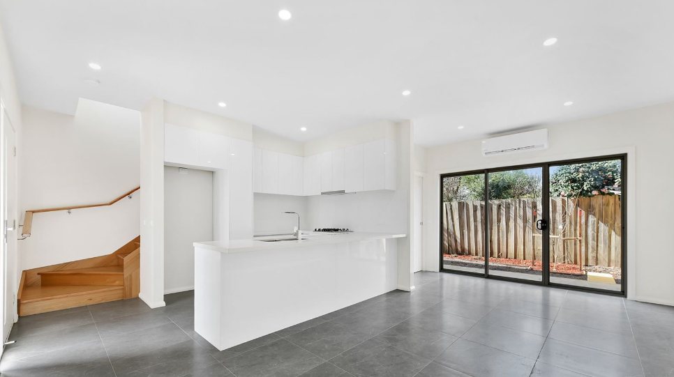 2/6 Belmar Street, Cranbourne, VIC 3977