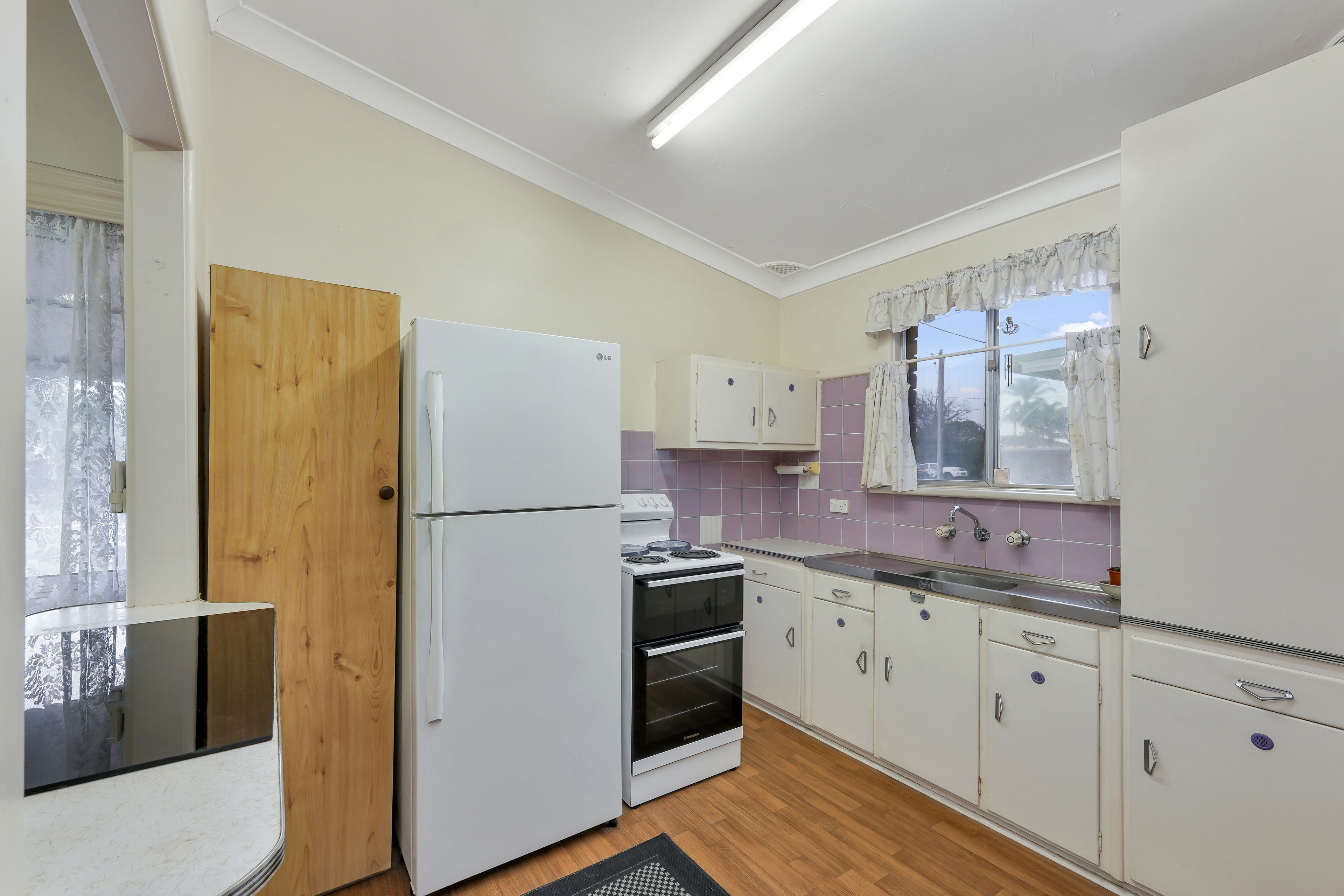 230 Trafalgar Avenue — photo 7 of 9