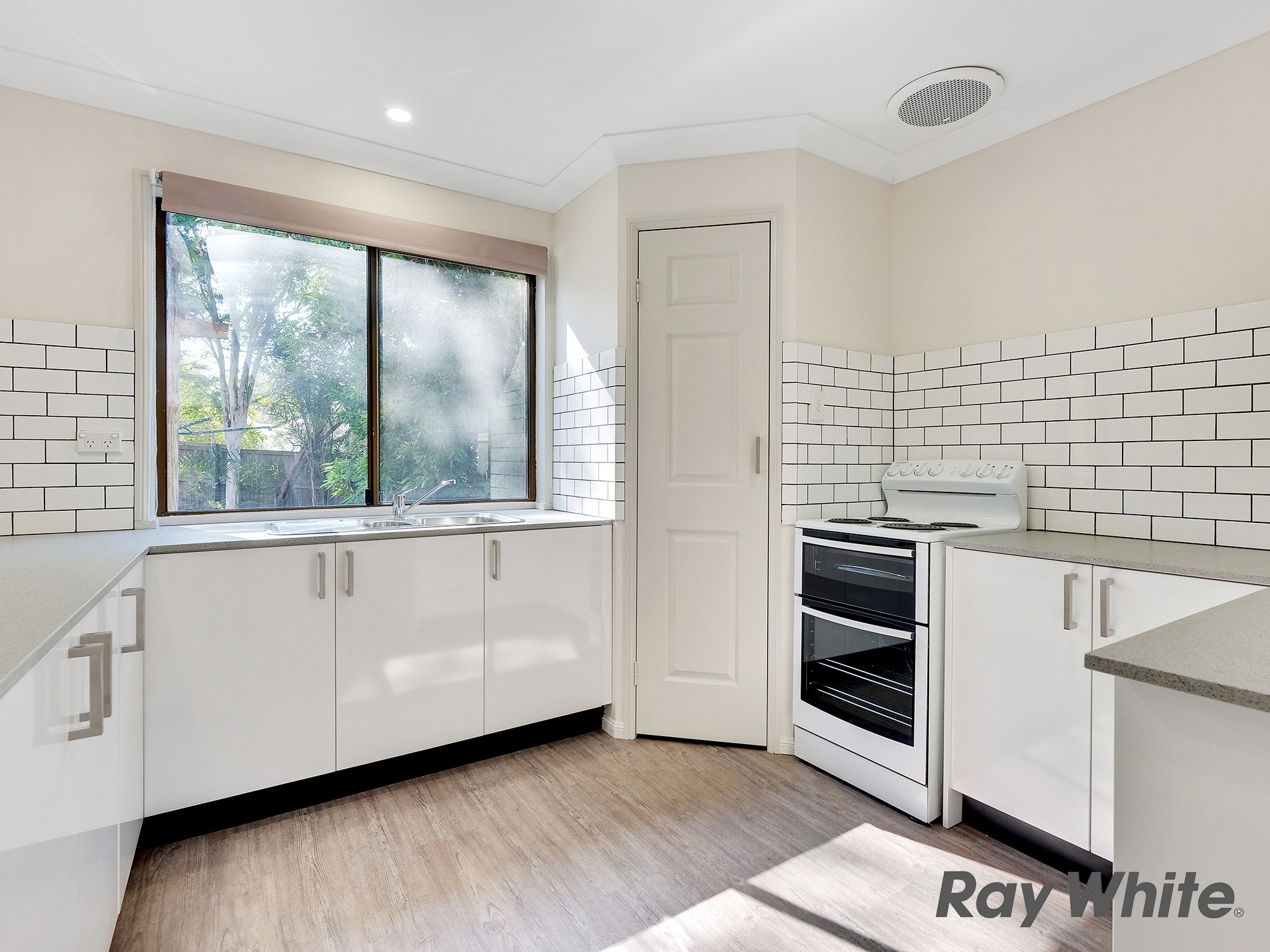 48 Beaufront Place, Forest Lake, QLD 4078