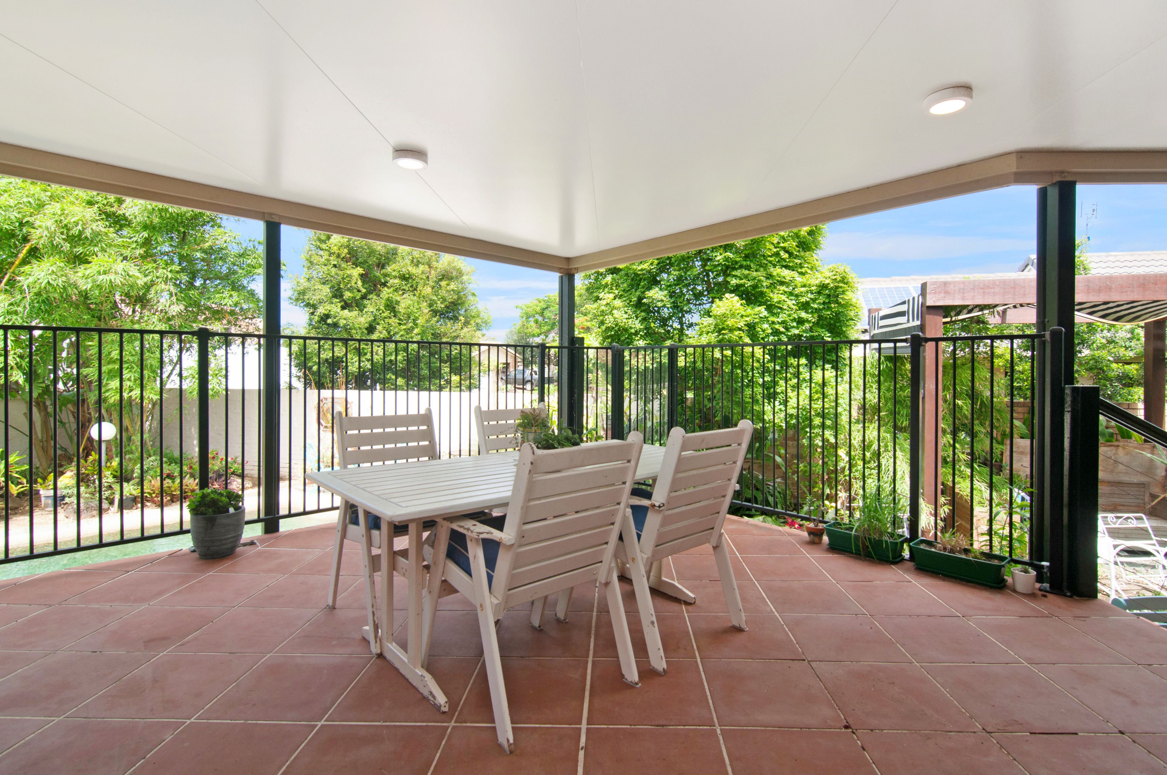 1 Girua Avenue, Runaway Bay, QLD 4216