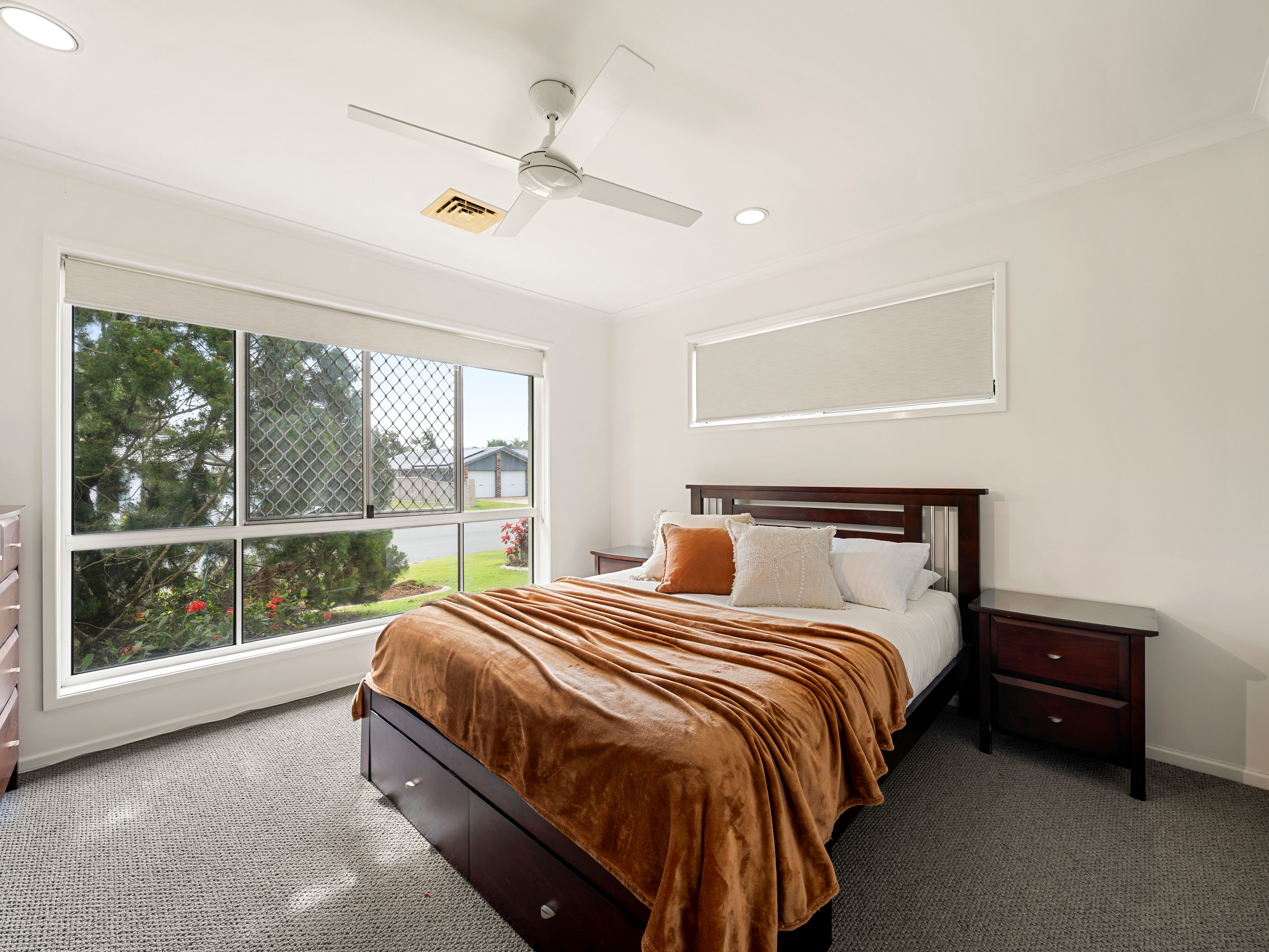 10 Woodlands Crescent — photo 9 of 17