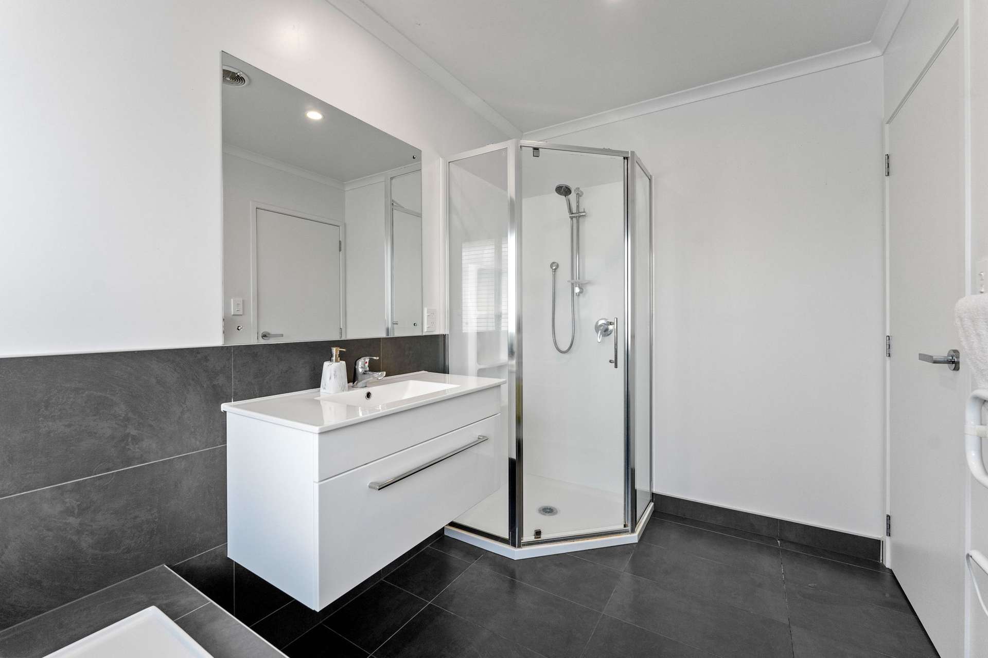 16 Tawhiti Road photo 19
