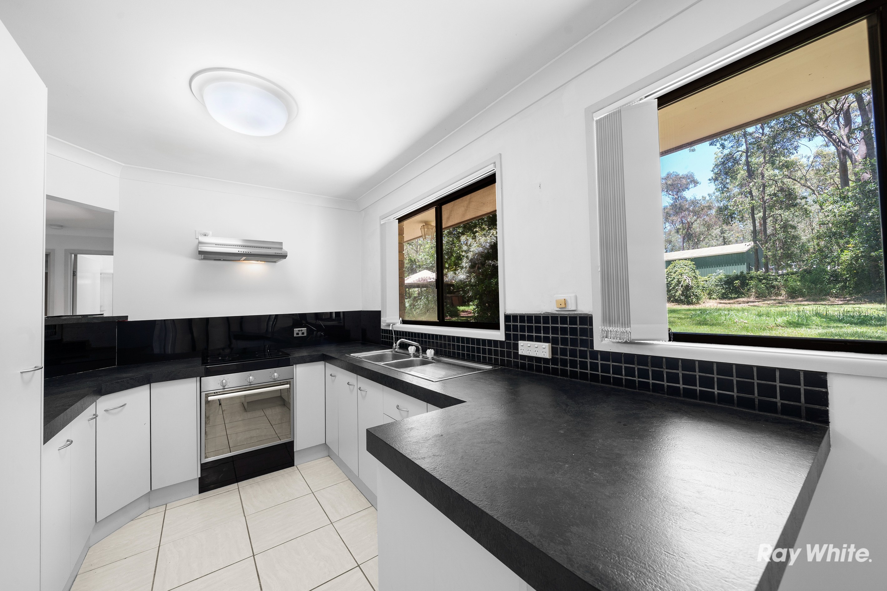 2-16 Kings Way, Chambers Flat, QLD 4133