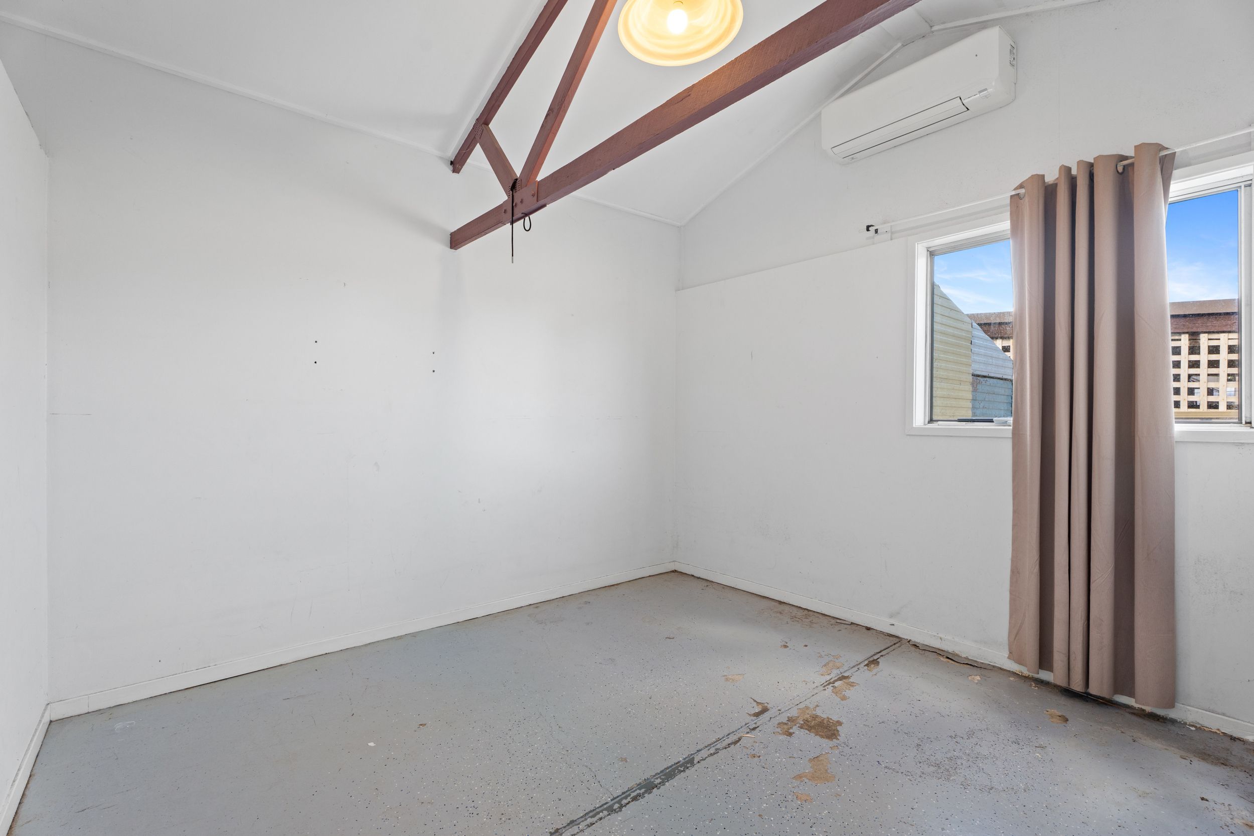 16 Sandringham Avenue — photo 12 of 19