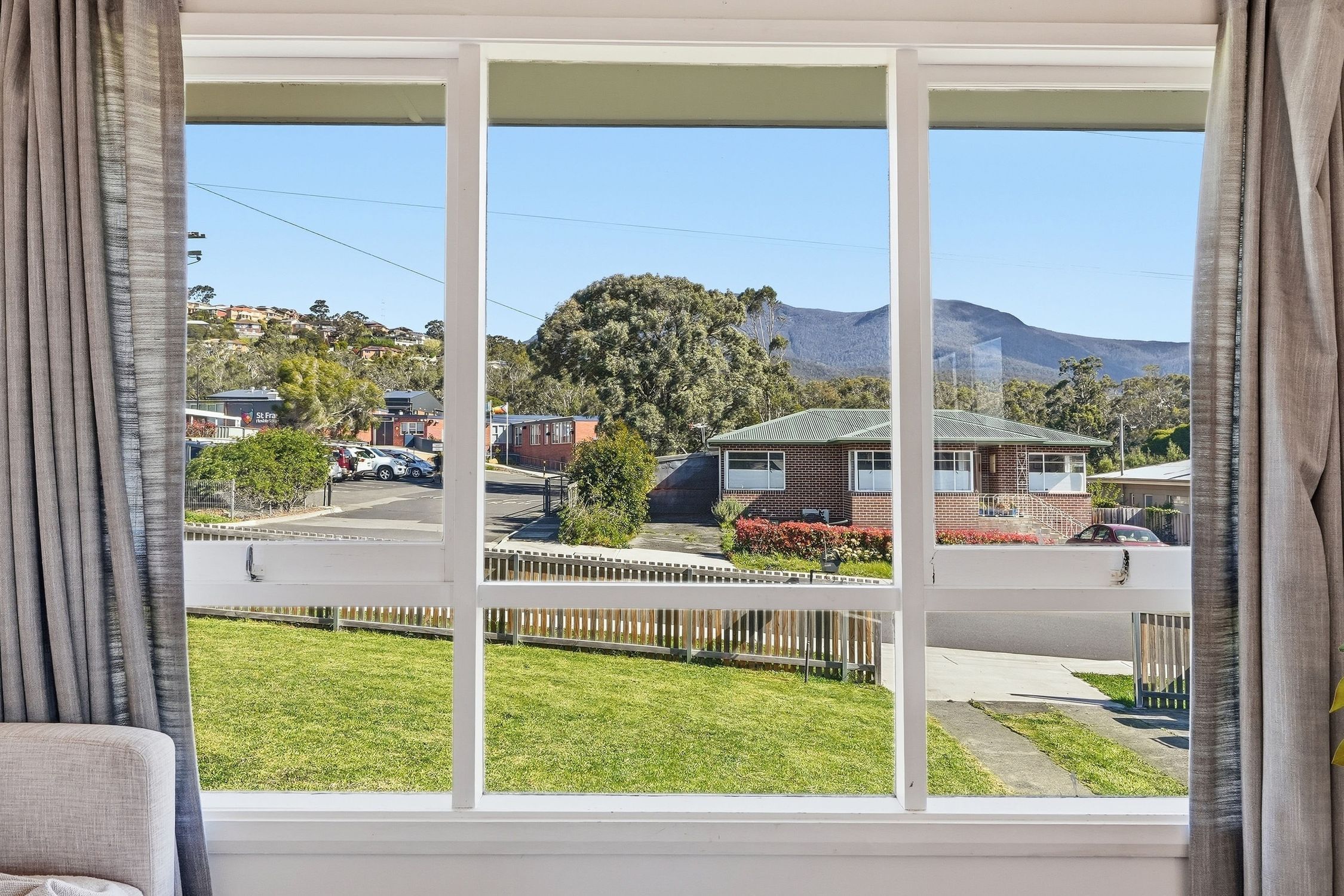 15 Ashbourne Grove — photo 4 of 30
