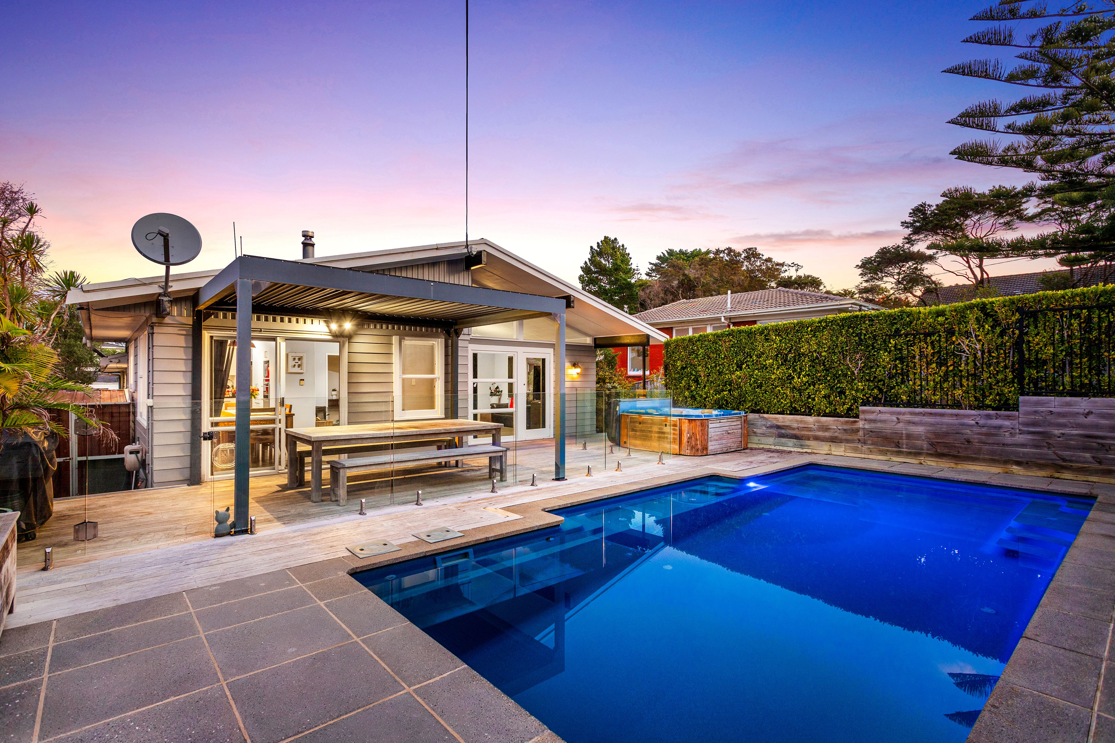 108 Cliff View Drive, Green Bay, Waitakere City