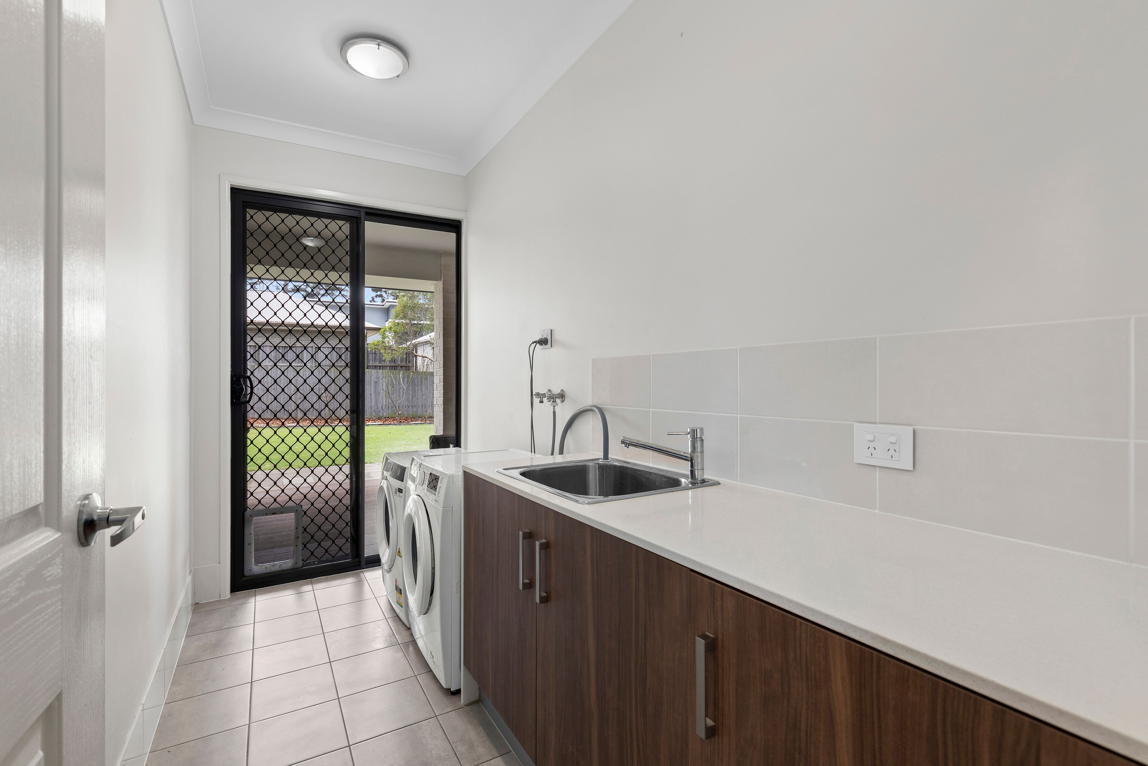 21 Sarsfield Place — photo 17 of 24
