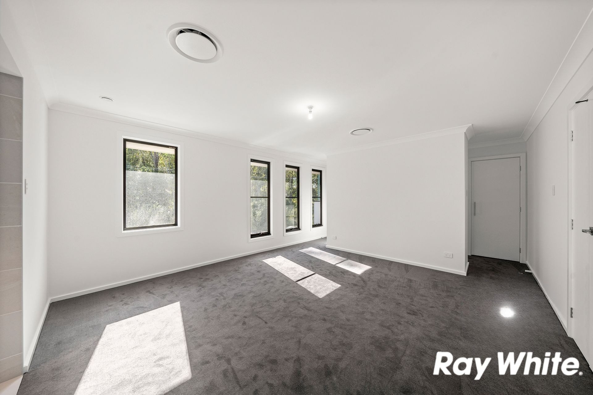 250 Commercial Road — photo 8 of 11