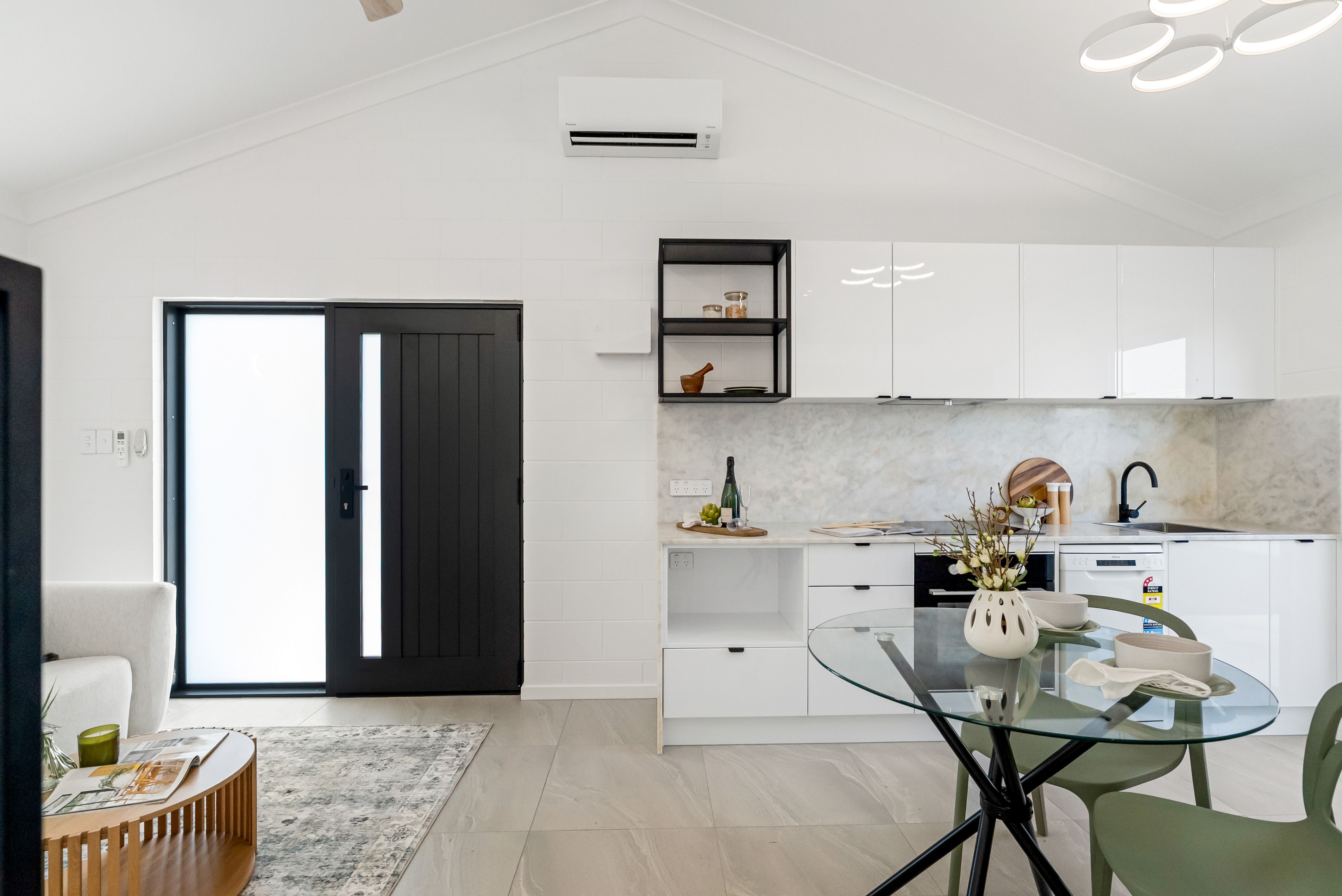 2/43 Jensen Street — photo 5 of 17