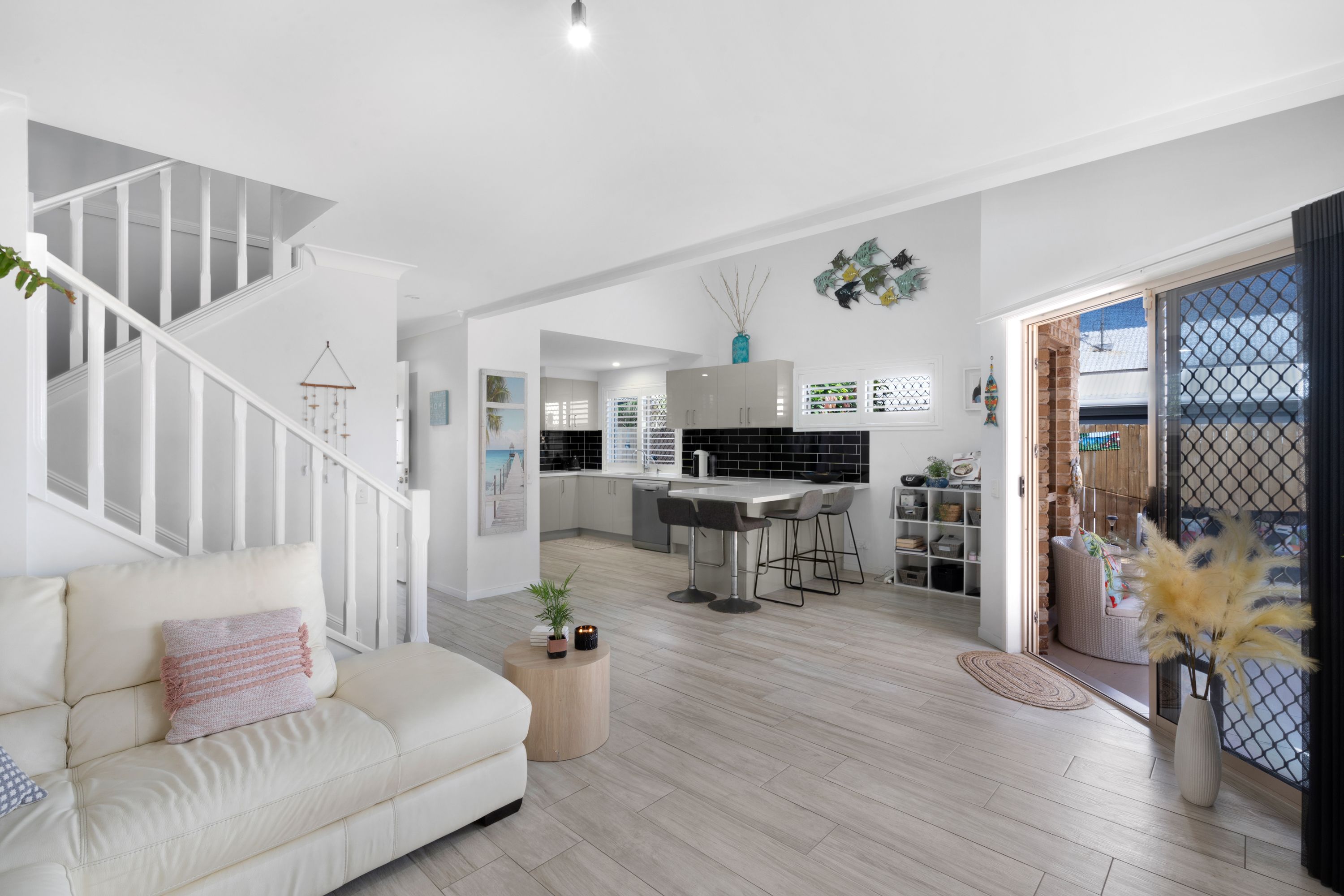 2/2294 Gold Coast Highway, Mermaid Beach, QLD 4218