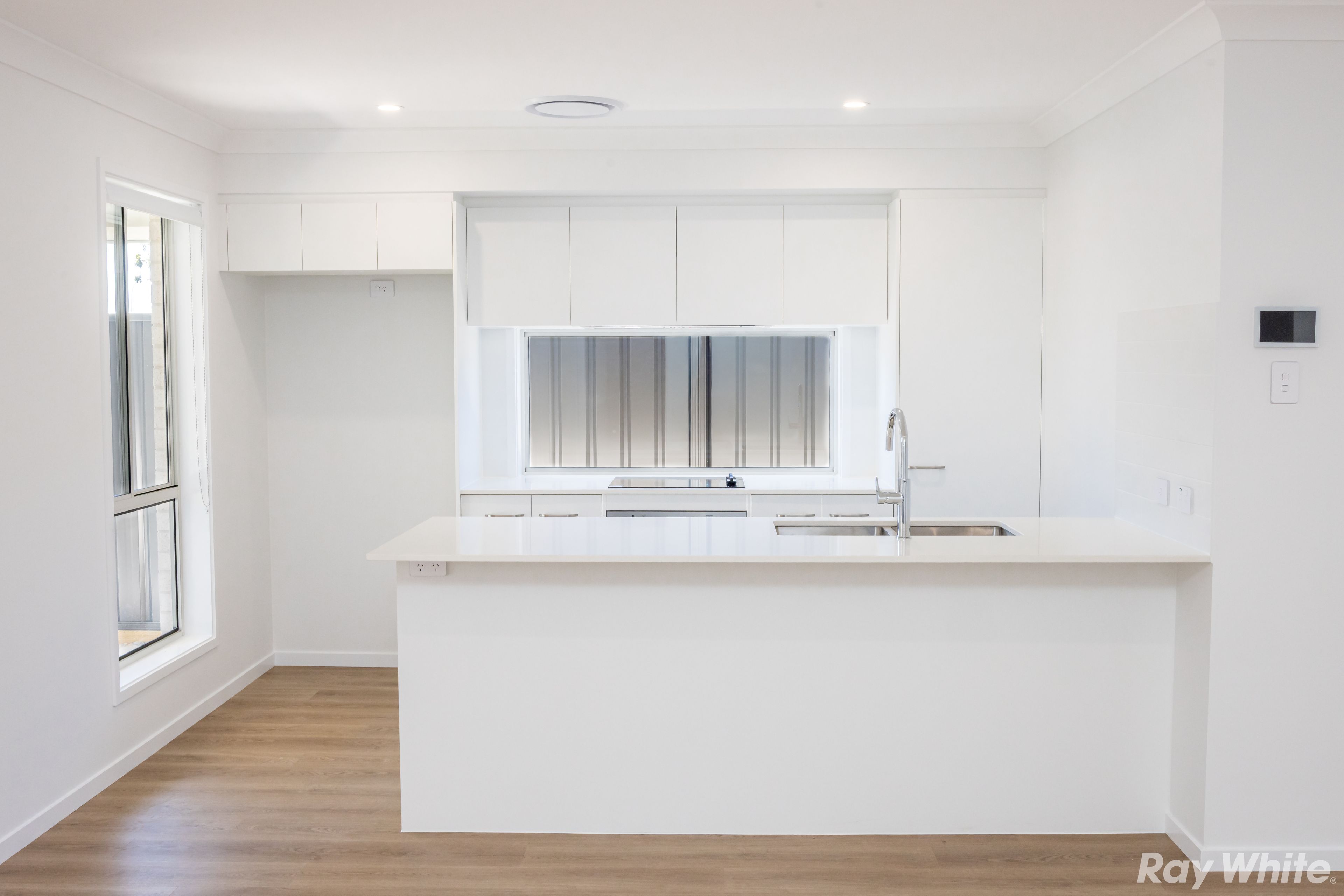 8 Myall Drive — photo 3 of 8