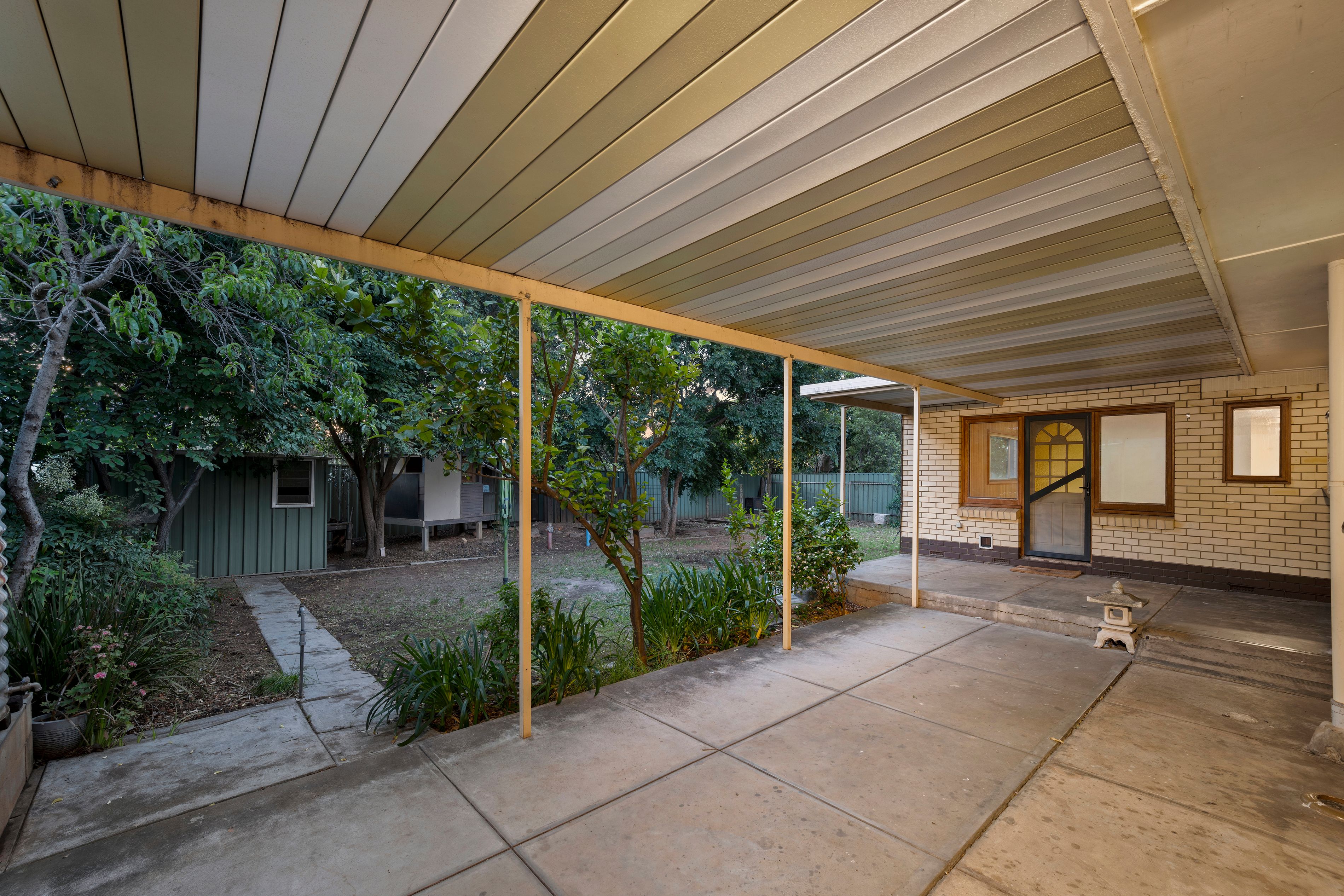 8 Hamish Grove — photo 26 of 27
