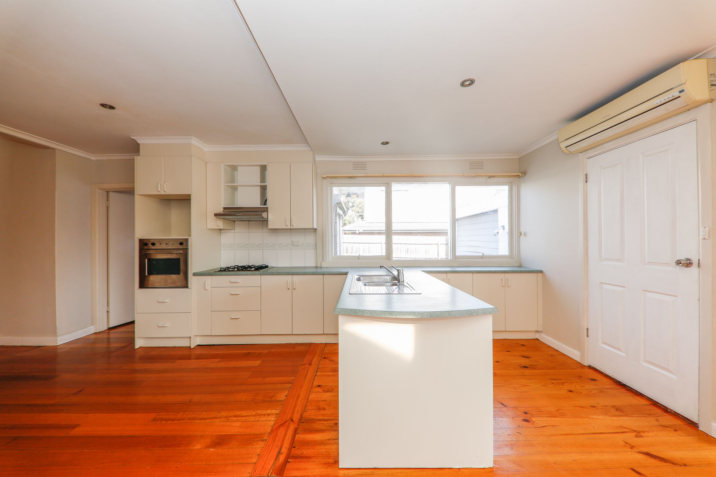 48 cumming Street — photo 4 of 10
