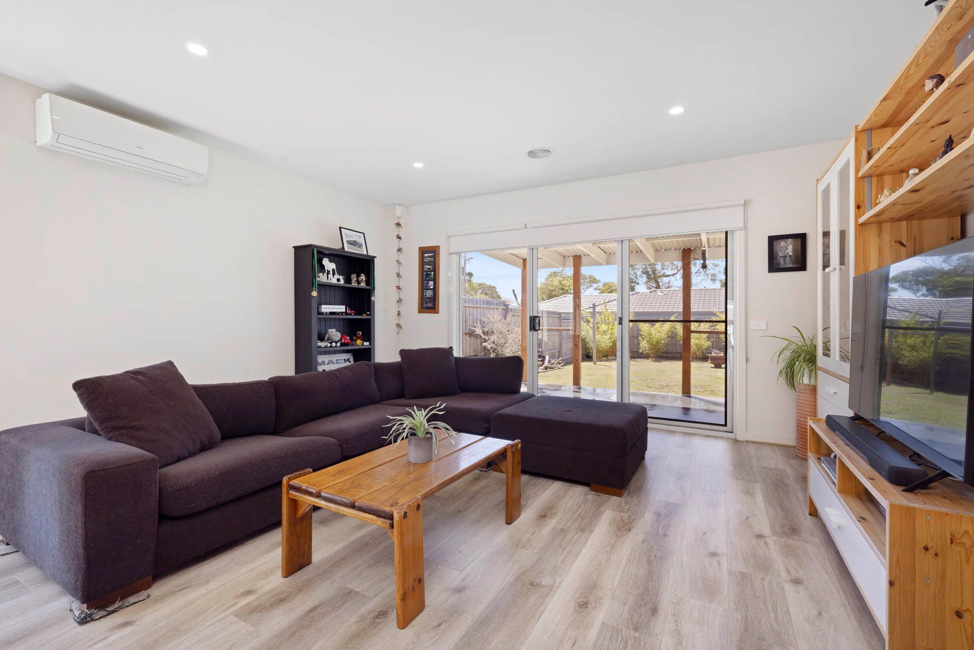 38 Oakwood Court — photo 3 of 14