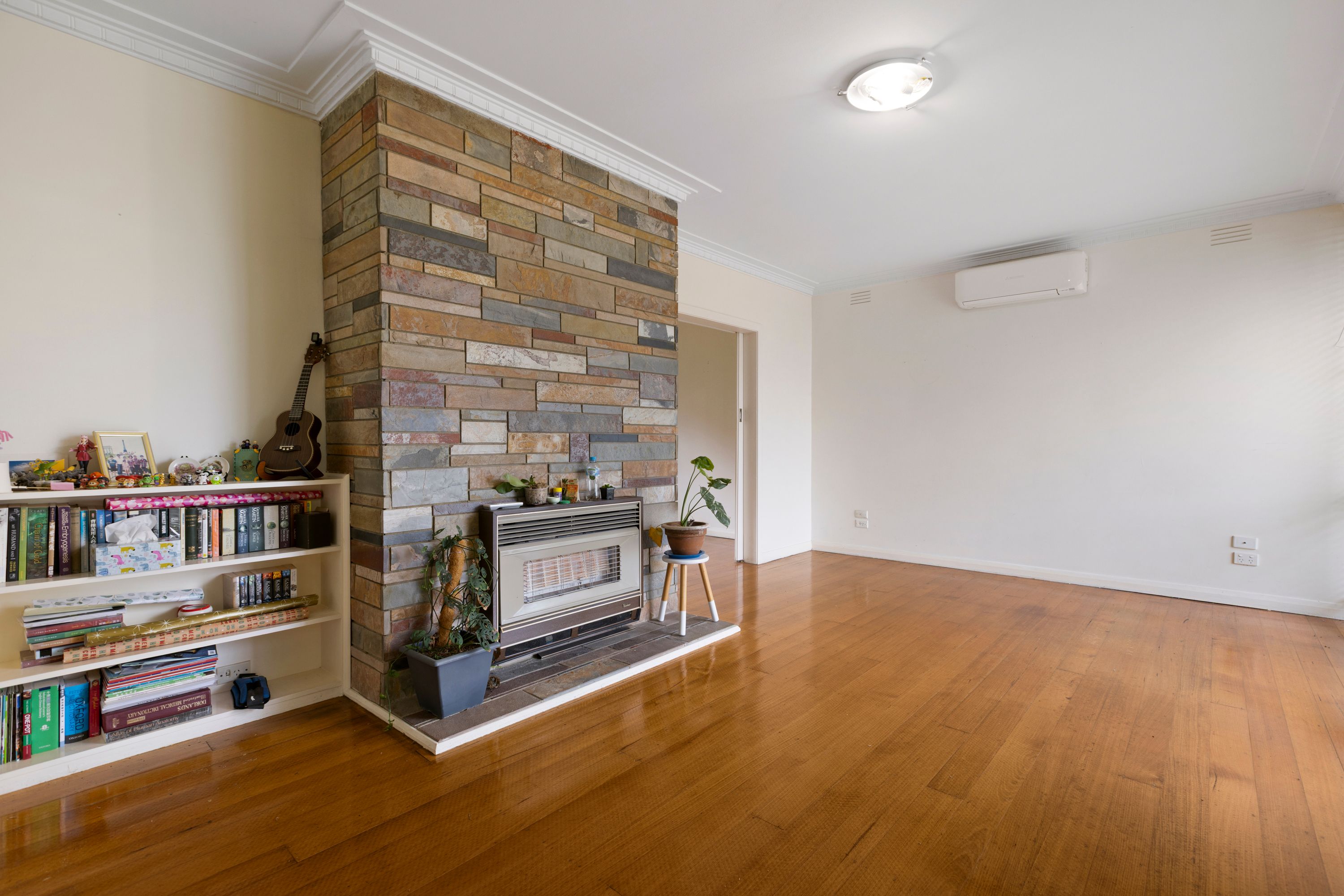 135 Huntingdale Road — photo 3 of 8