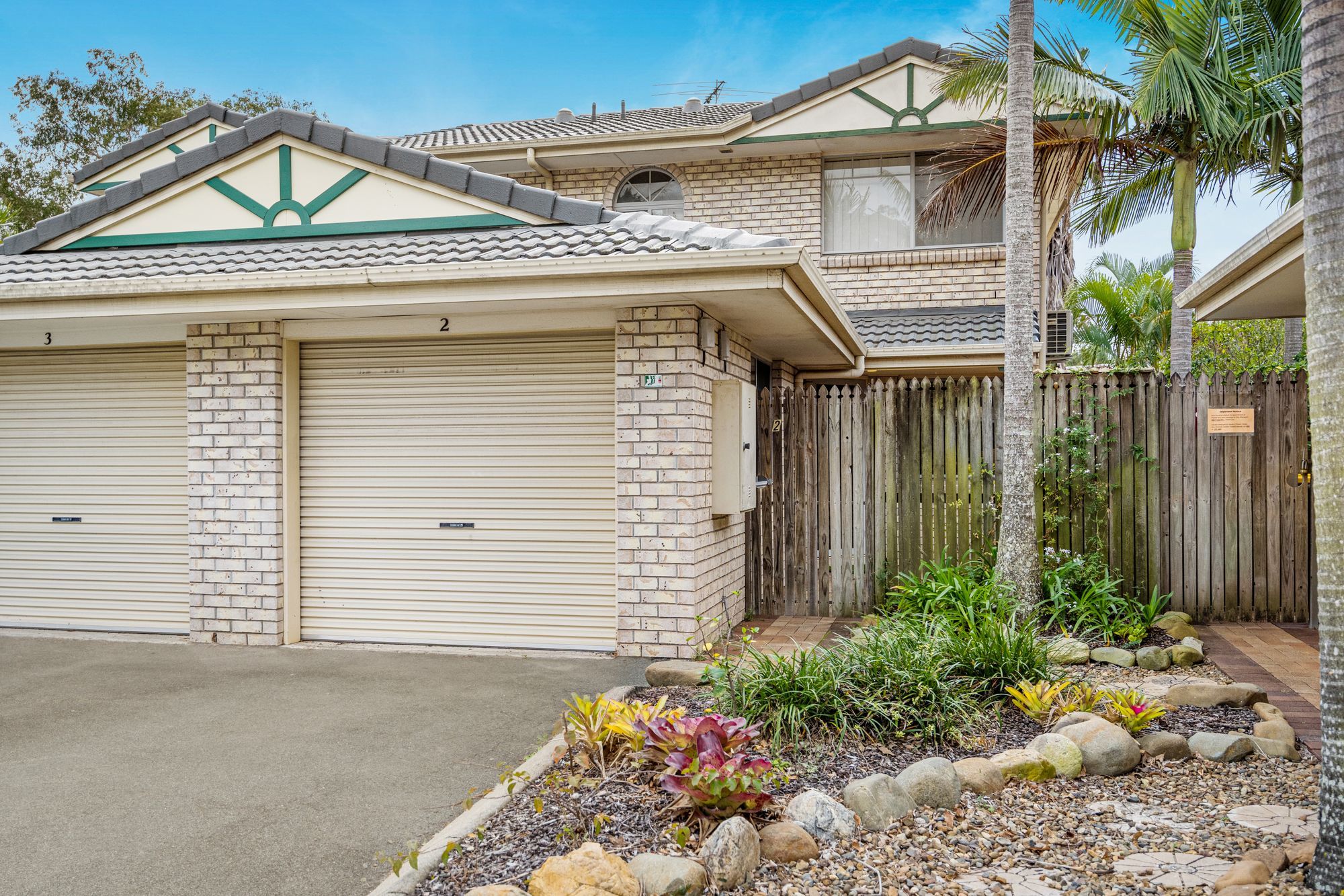 9 Lawrence Close, Robertson QLD 4109