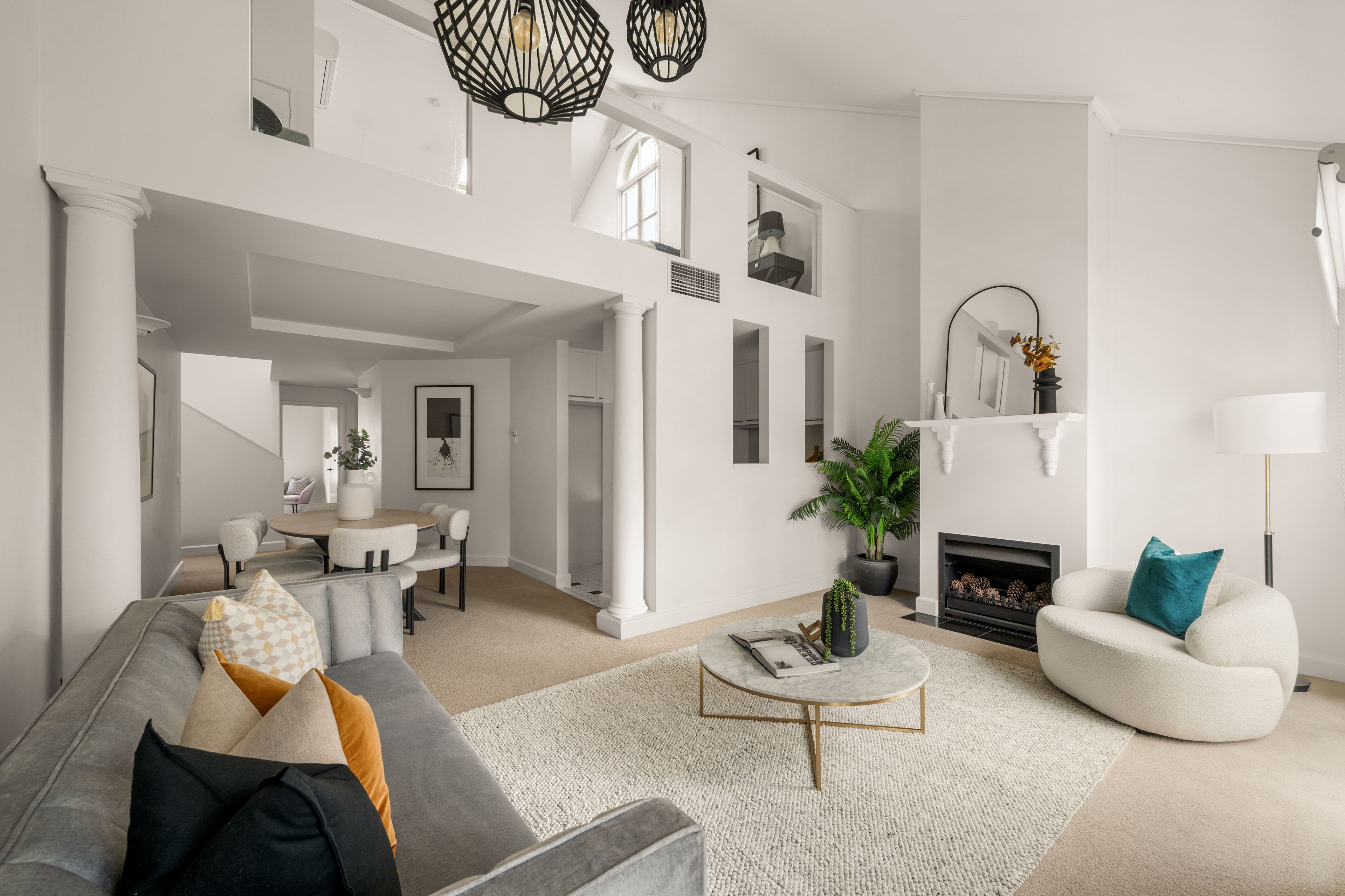 5/211 Wellington Parade South — photo from Ray White CRE