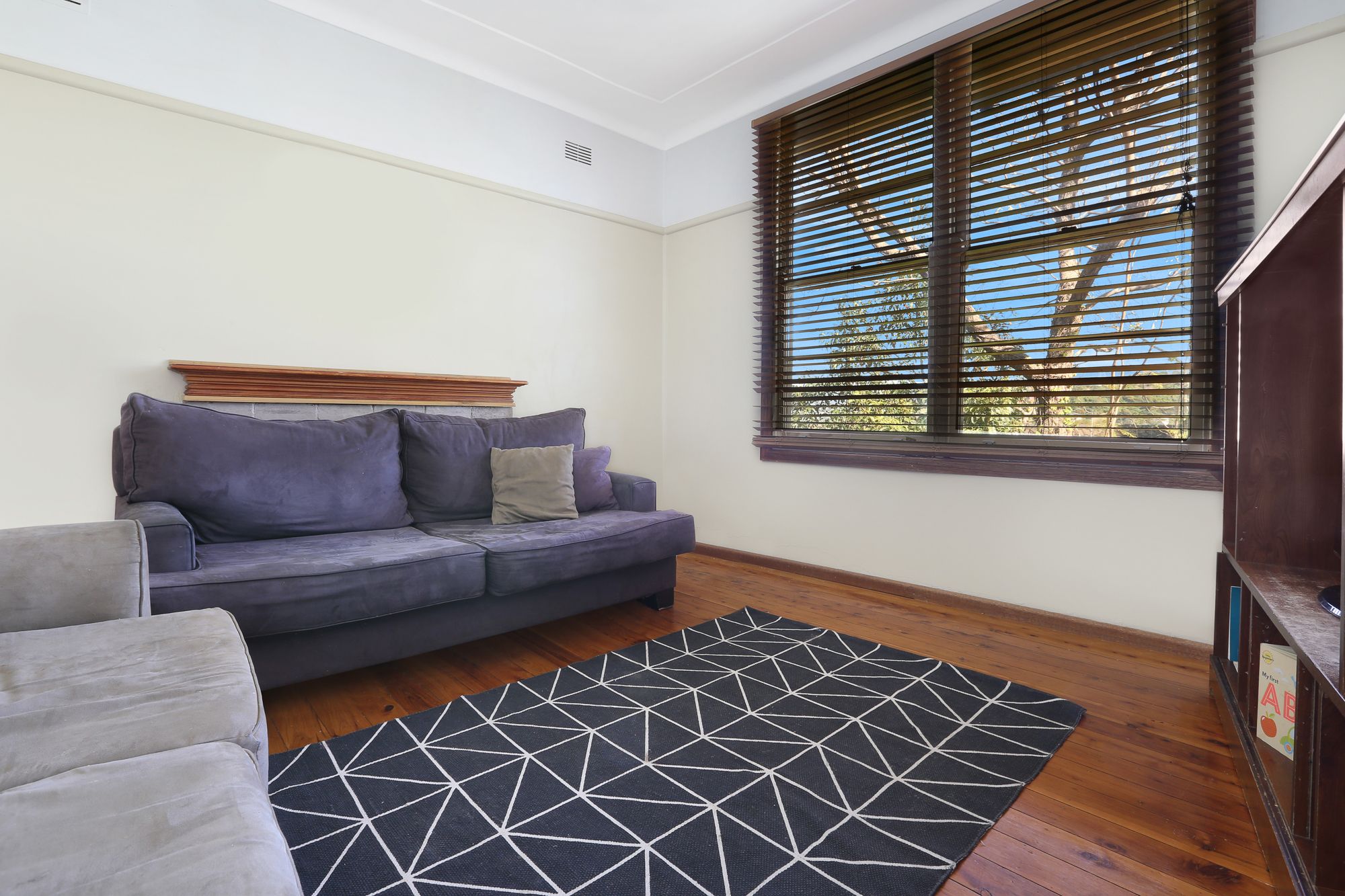 9 Leicester Street, Berkeley, NSW 2506