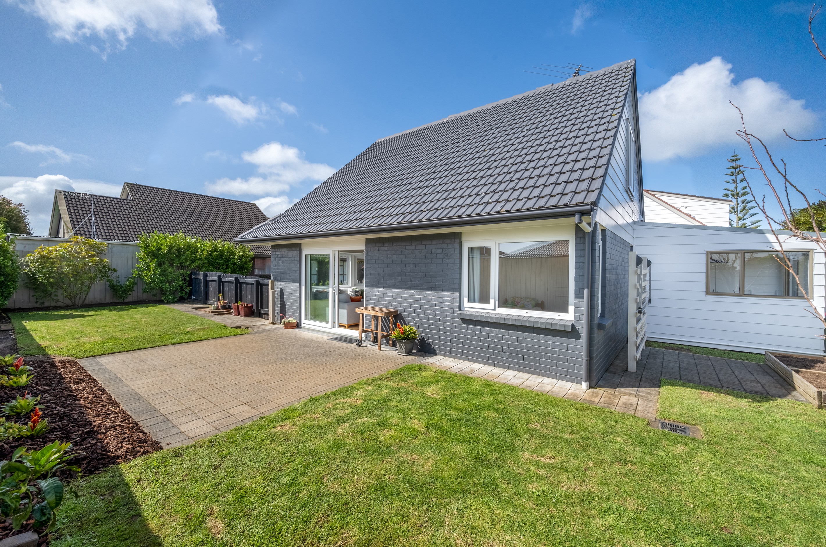 2/15 Cornelian Crescent, Half Moon Bay, Manukau City