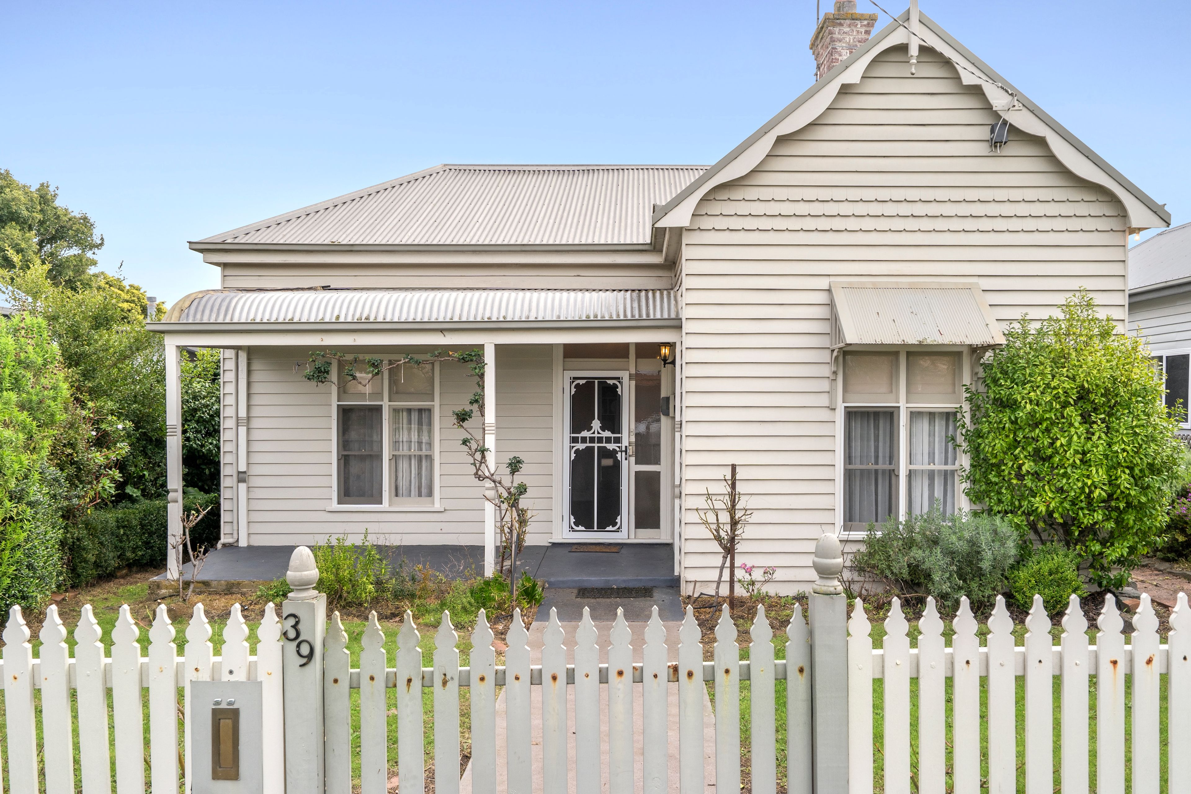 39 Hart Street — photo from Ray White Colac