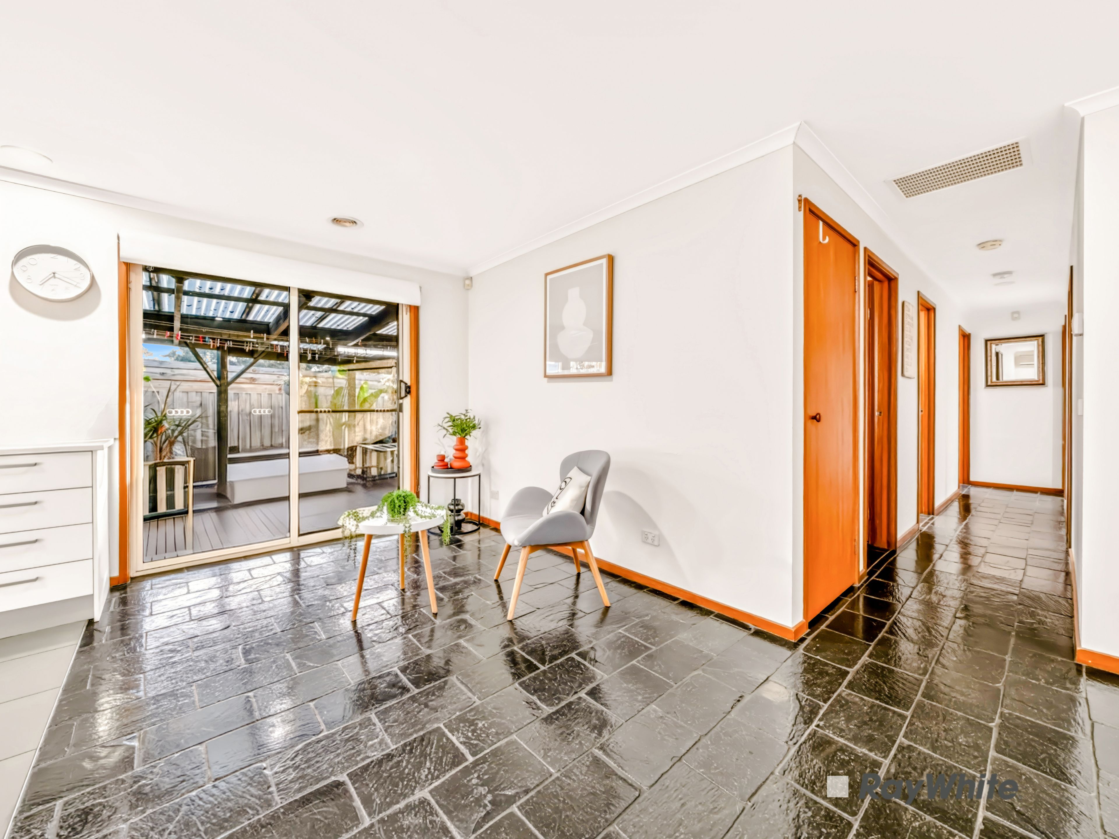 2/11 Jason Place — photo 11 of 15
