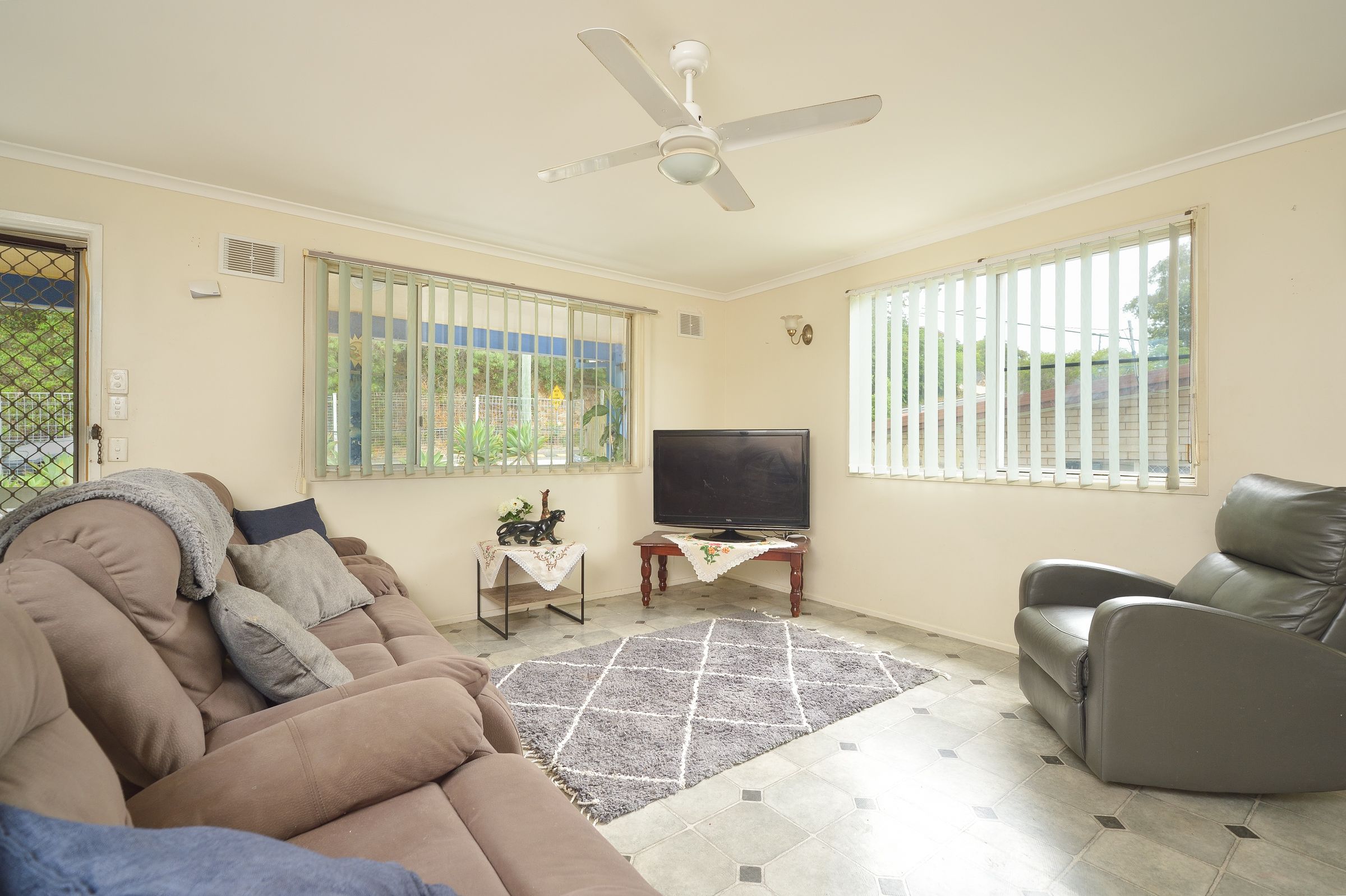 19 Hunter Street, West Gladstone, QLD 4680