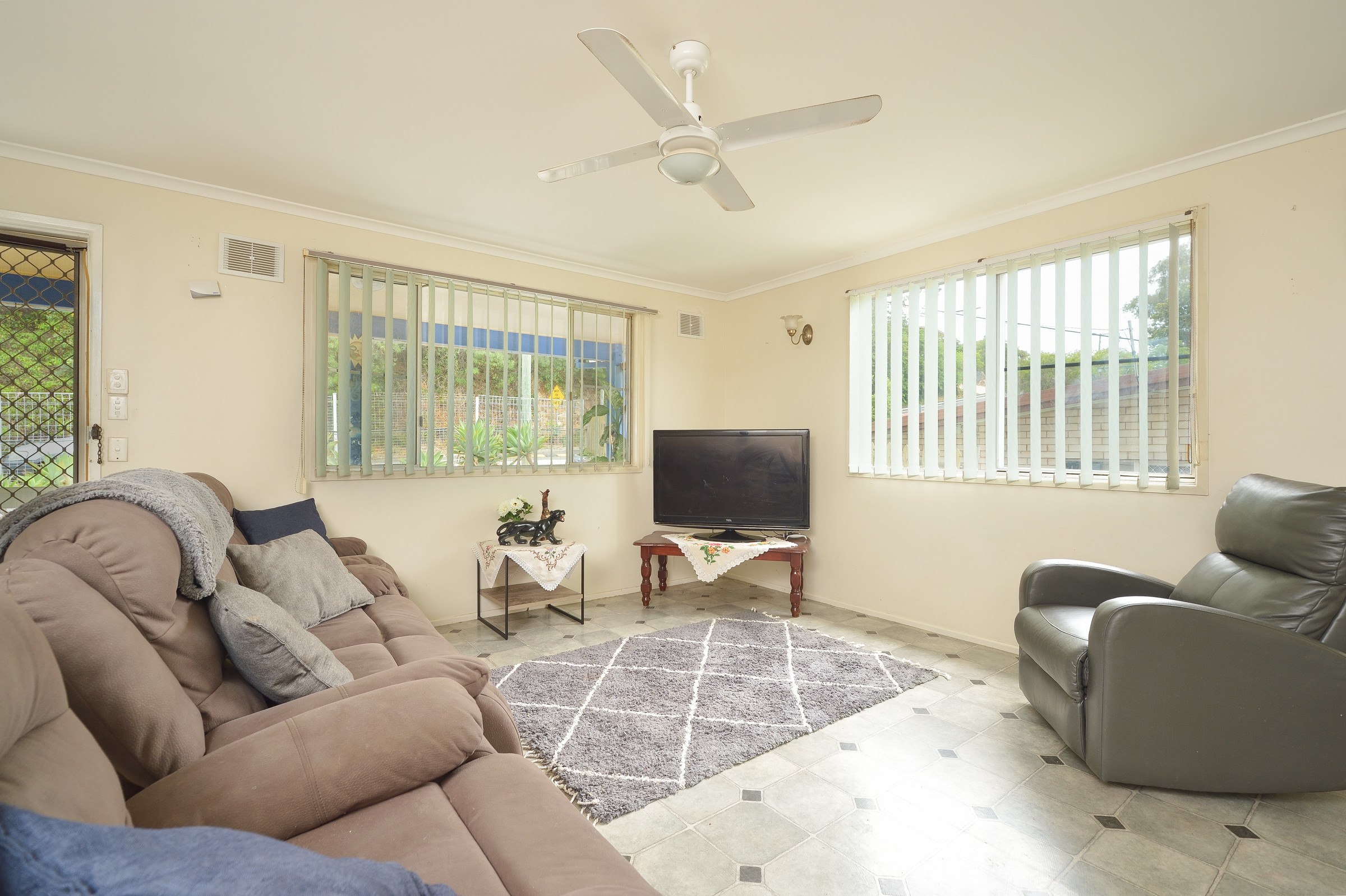19 Hunter Street, West Gladstone, QLD 4680