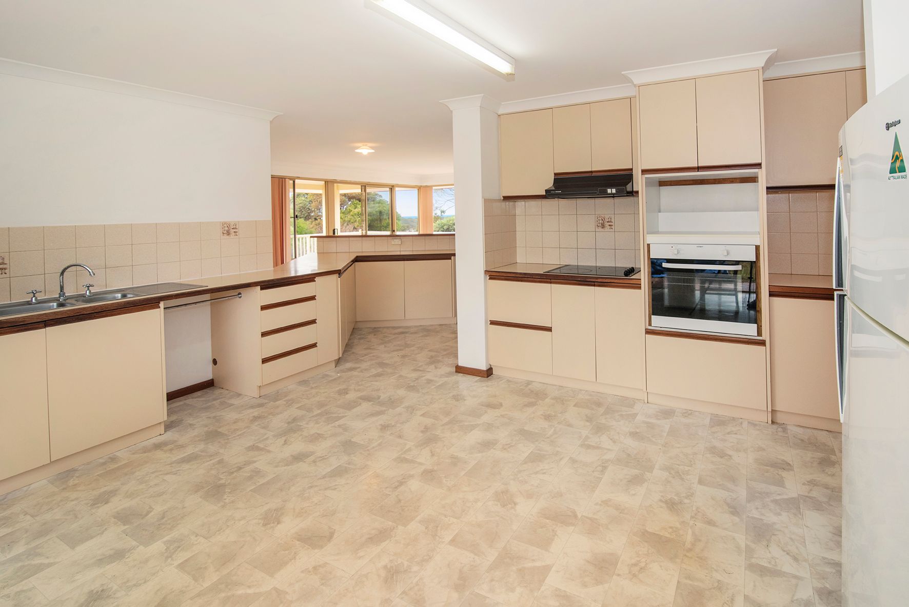 10 Stirling Street — photo 5 of 24