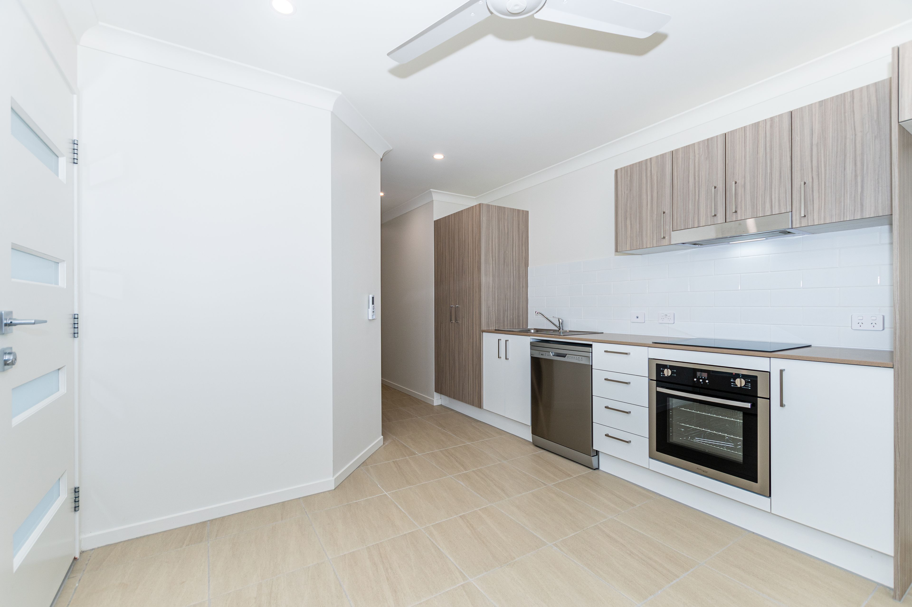 2/32 Grothe Street — photo 9 of 13