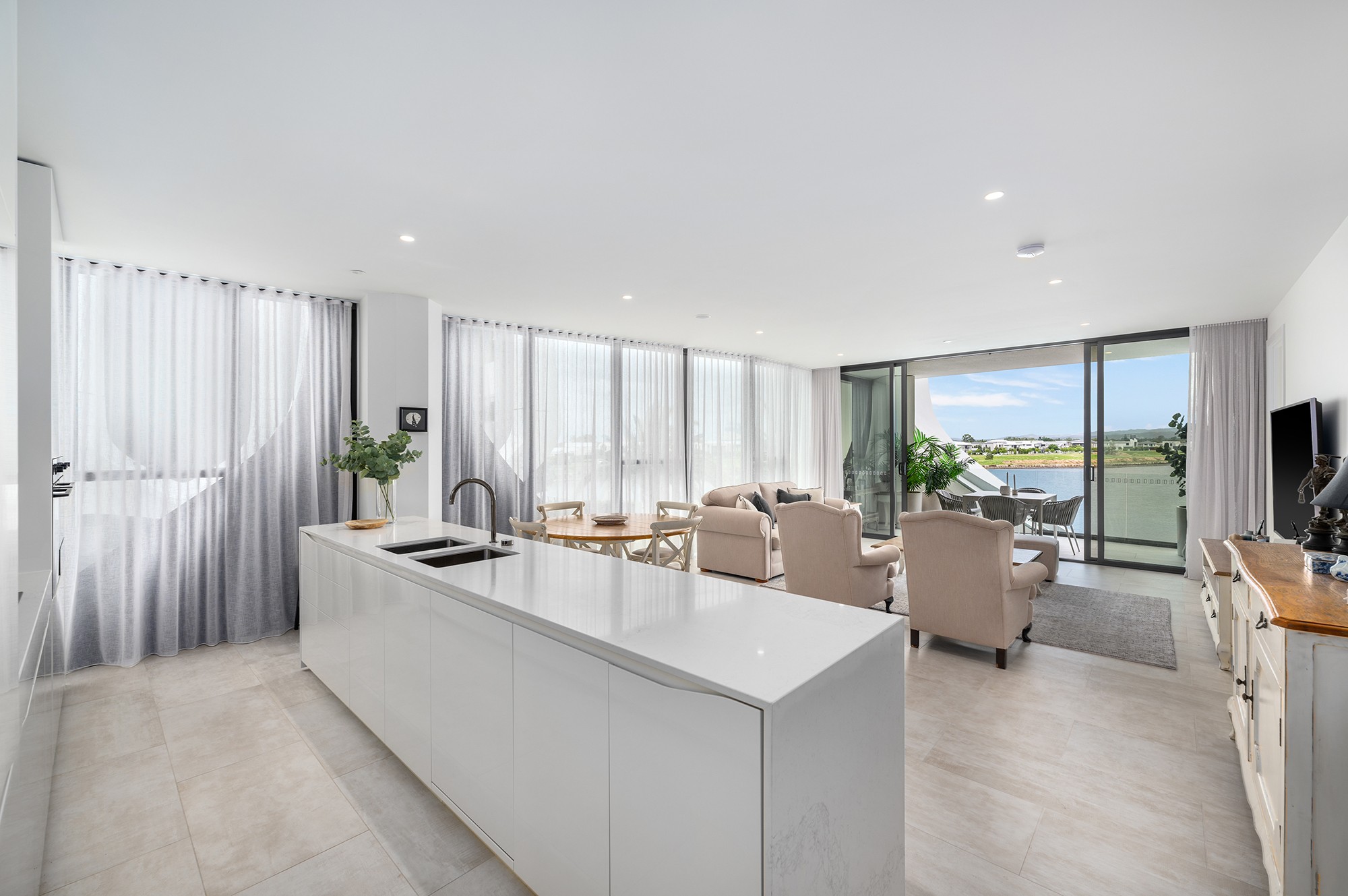 2207/2 The Lanes Boulevard, Mermaid Waters, QLD 4218